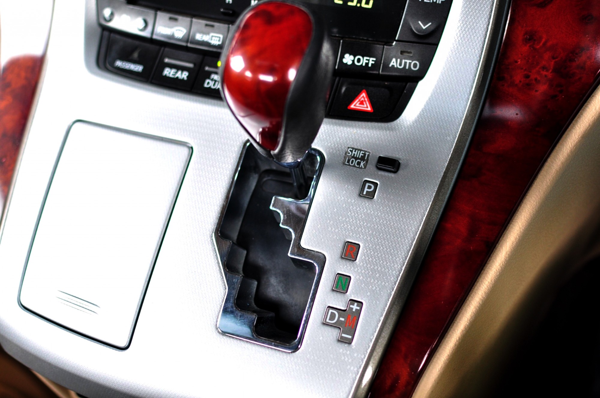 TOYOTA ALPHARD 2.4 V ออฟชั่นครบครัน ขับสบาย และนุ่มนวลสุดๆ ที่สำคัญอะไหล่หาง่าย ไมล์น้อยเพียง 60,000 (รูปที่ 7)