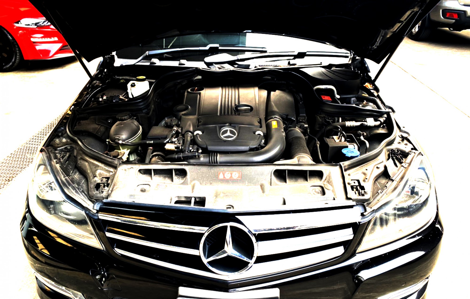 BENZ C200 CGi 2014 Edition C เป็นรุ่นล่าสุดของ W204 ก่อนเปลี่ยนโฉม รถออกศูนย์ BENZ (รูปที่ 2)