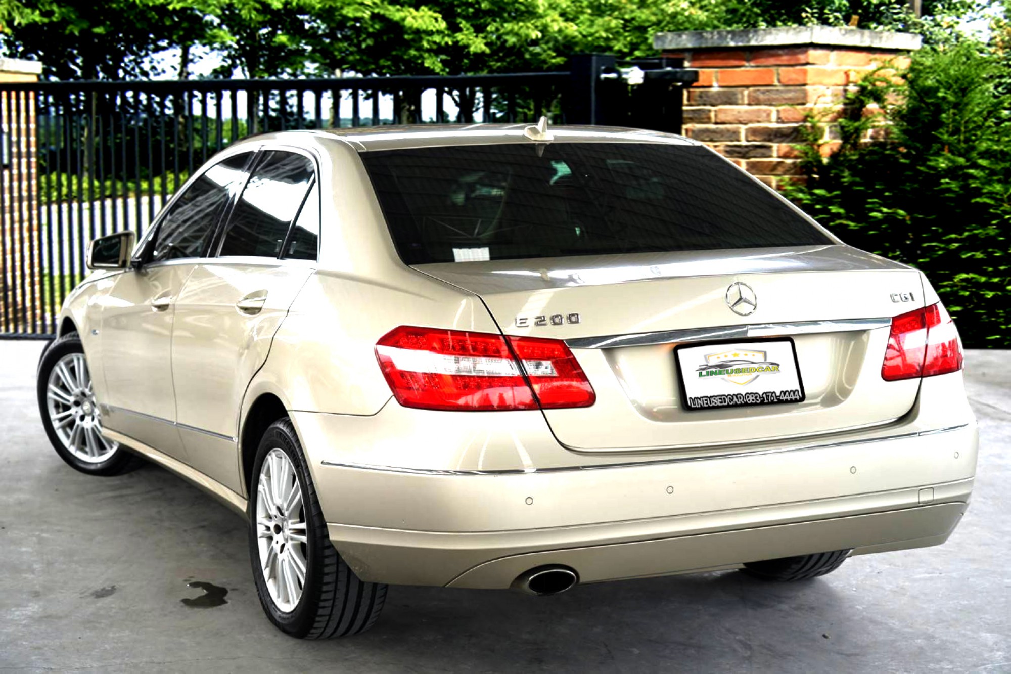 2010 BENZ E200 CGi Elegance มือเดียว มาในราคาเบาๆ ที่ใครๆก็เป็นเจ้าของได้ ไมล์น้อยมาก (รูปที่ 12)