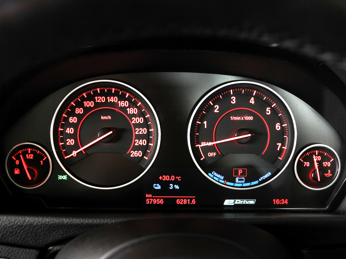 2018 BMW 330e M Sport Plug-In Hybrid รถเจ้าของมือเดียว รถศูนย์ BMW THAILAND Bsi ถึง 03/2023 หรือ 100,000 Km. (รูปที่ 12)