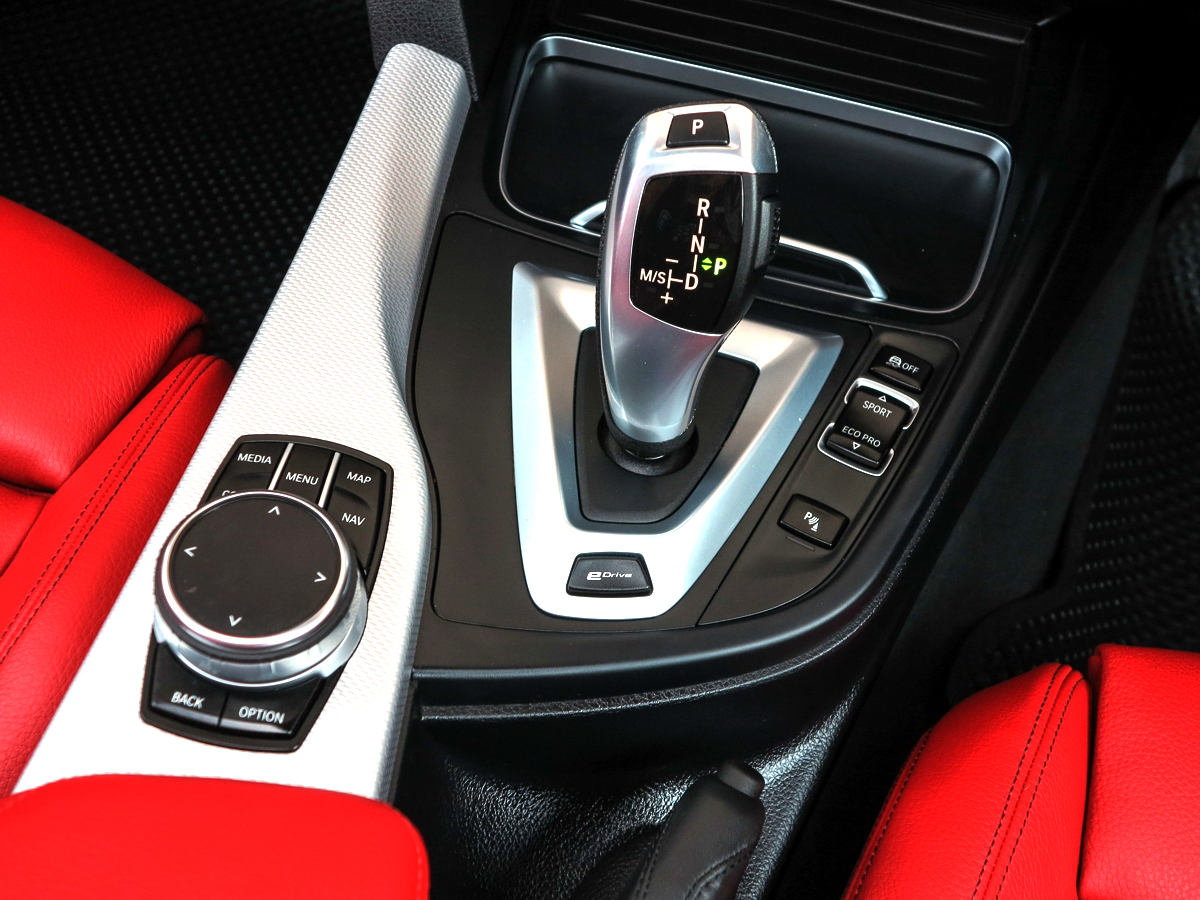 2018 BMW 330e M Sport Plug-In Hybrid รถเจ้าของมือเดียว รถศูนย์ BMW THAILAND Bsi ถึง 03/2023 หรือ 100,000 Km. (รูปที่ 7)