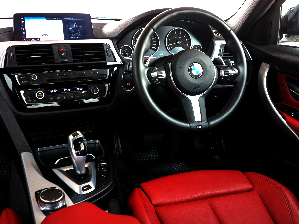2018 BMW 330e M Sport Plug-In Hybrid รถเจ้าของมือเดียว รถศูนย์ BMW THAILAND Bsi ถึง 03/2023 หรือ 100,000 Km. (รูปที่ 6)