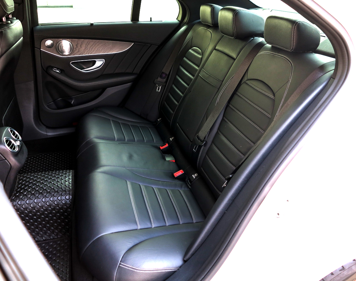 2016 MERCEDES BENZ C300 BLUETEC HYBRID AMG DYNAMIC เจ้าของมือเดียว รถศูนย์ Benz Thailand เลขไมล์น้อยมากๆ (รูปที่ 16)