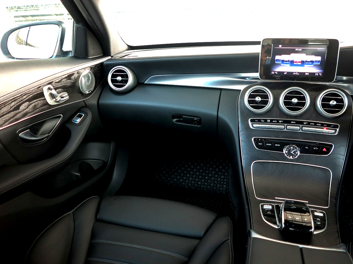 2016 MERCEDES BENZ C300 BLUETEC HYBRID AMG DYNAMIC เจ้าของมือเดียว รถศูนย์ Benz Thailand เลขไมล์น้อยมากๆ (รูปที่ 9)
