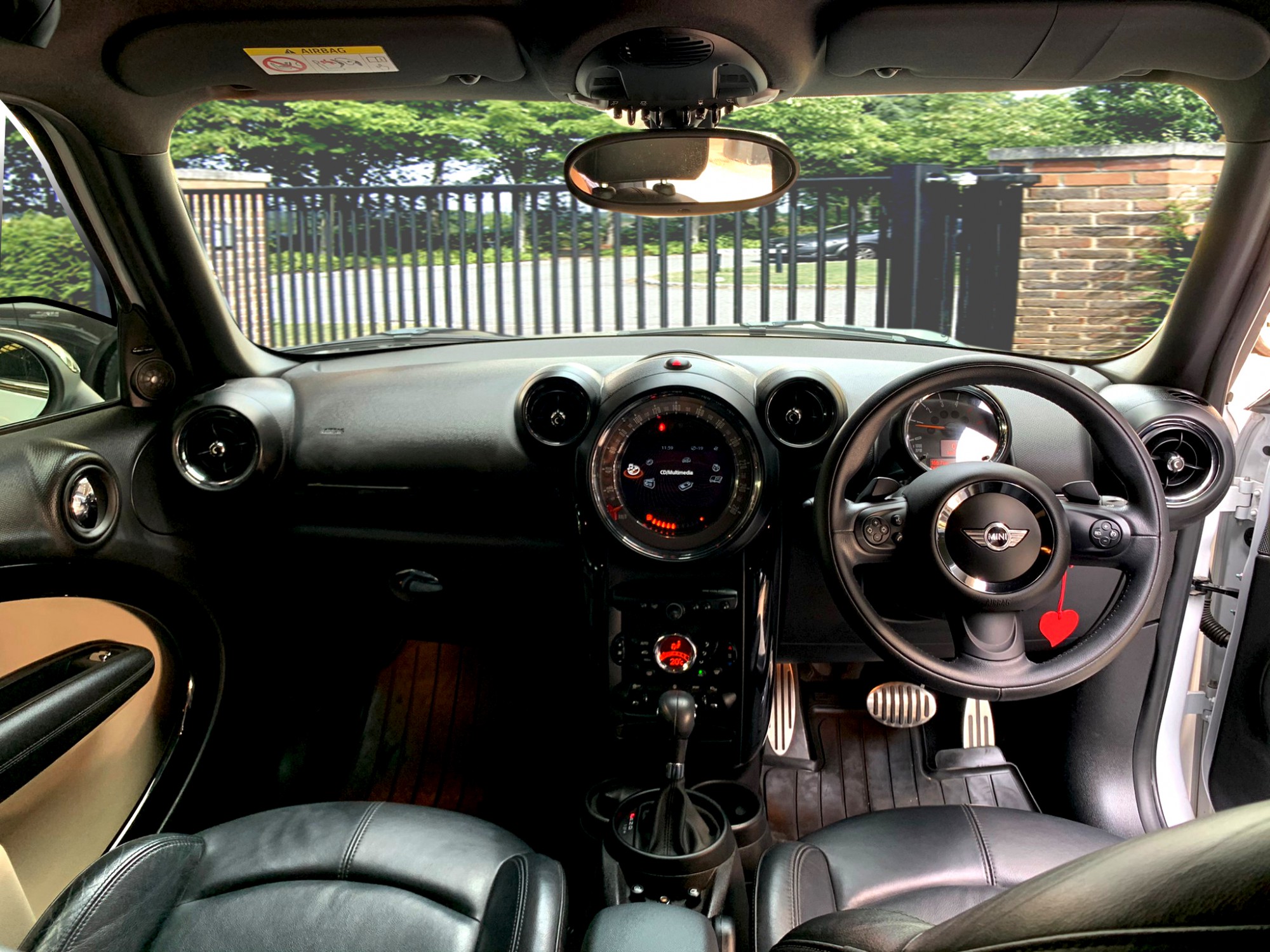 Mini Cooper SD ALL4 Countryman 2015 ไมล์ 63,xxx km รถศูนย์ Millenium Auto (รูปที่ 5)