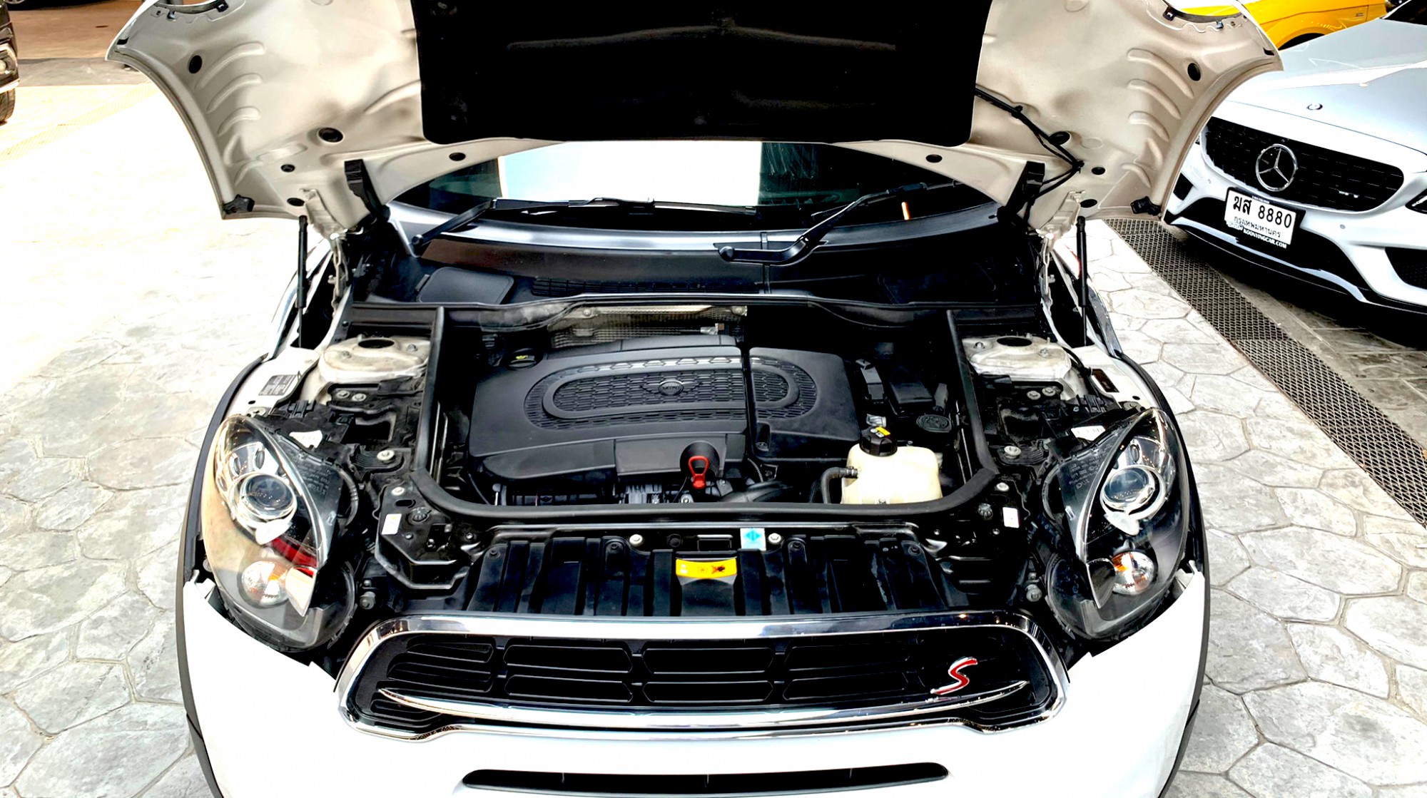 Mini Cooper SD ALL4 Countryman 2015 ไมล์ 63,xxx km รถศูนย์ Millenium Auto (รูปที่ 3)