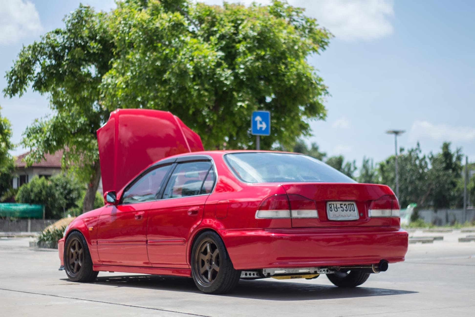 Honda Civic EK โฉม 4 ประตู ปี 1996 สีแดง (รูปที่ 3)