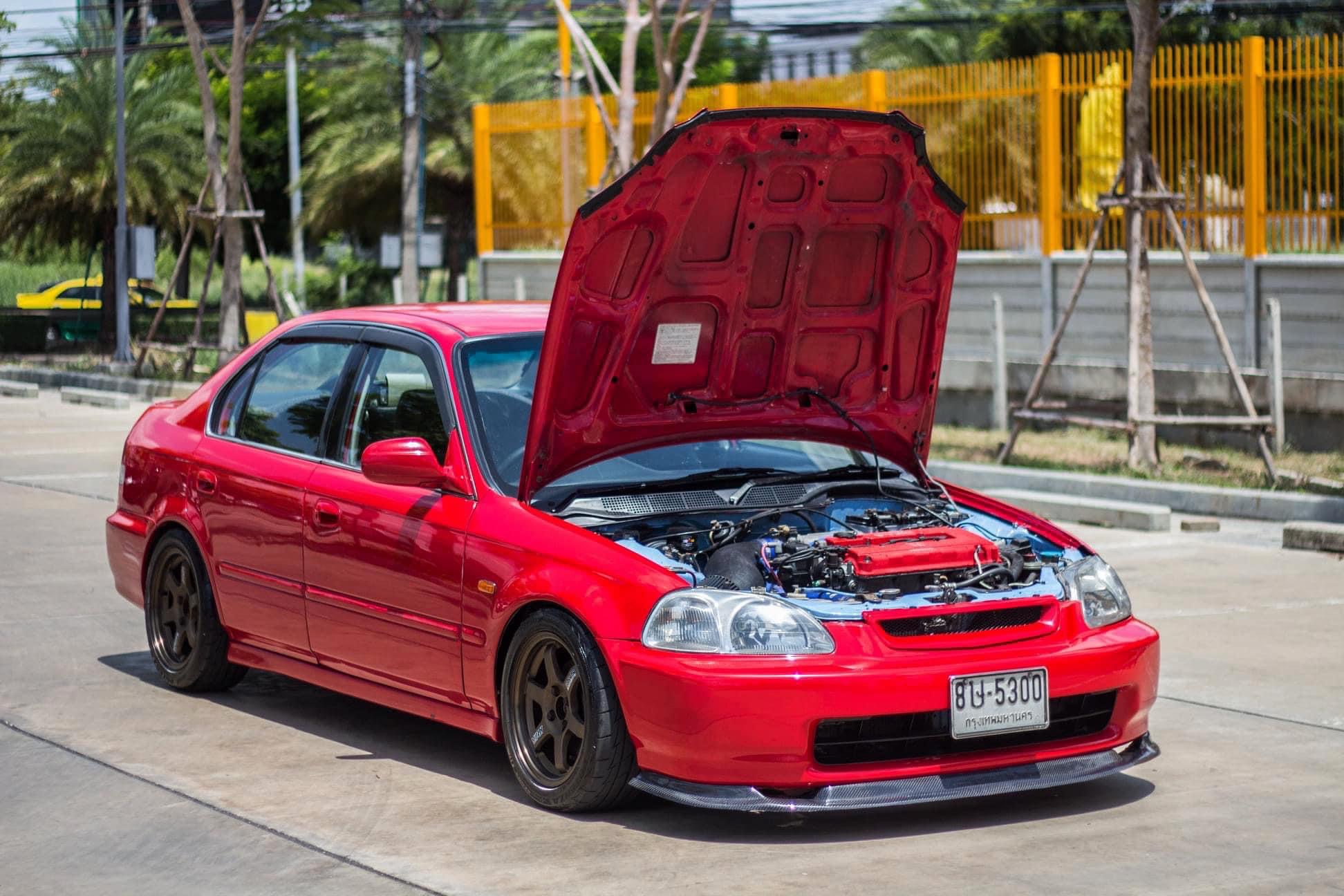 Honda Civic EK โฉม 4 ประตู ปี 1996 สีแดง