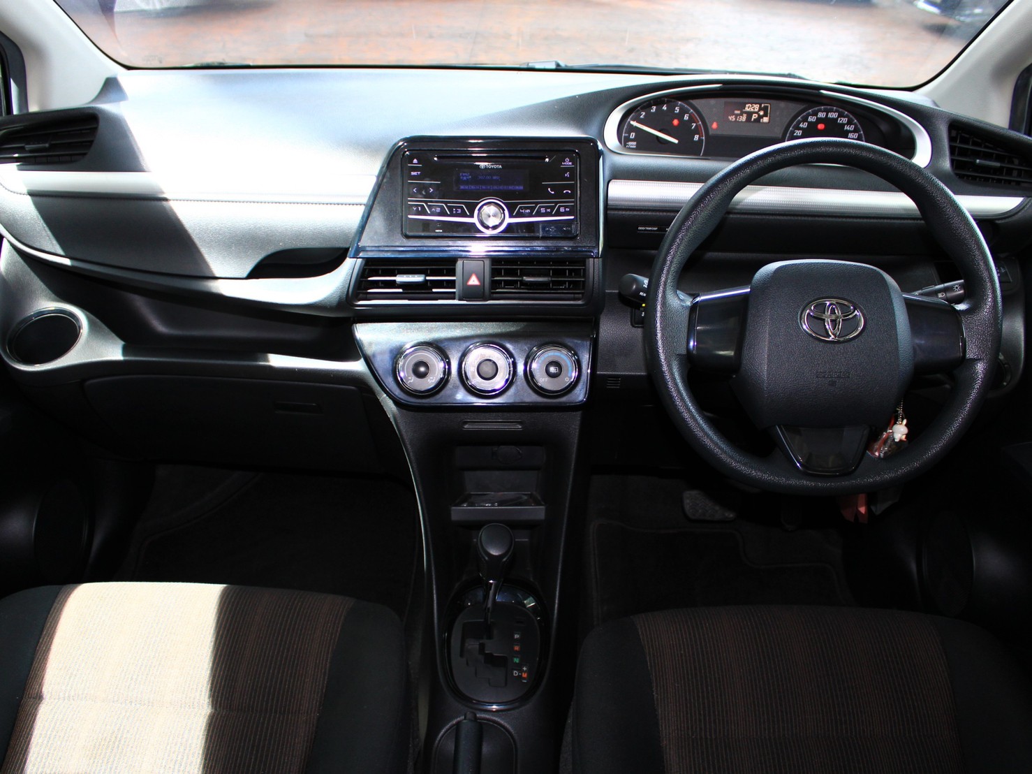 Toyota Sienta 1.5 G 2017 เกียร์ Auto (รูปที่ 9)