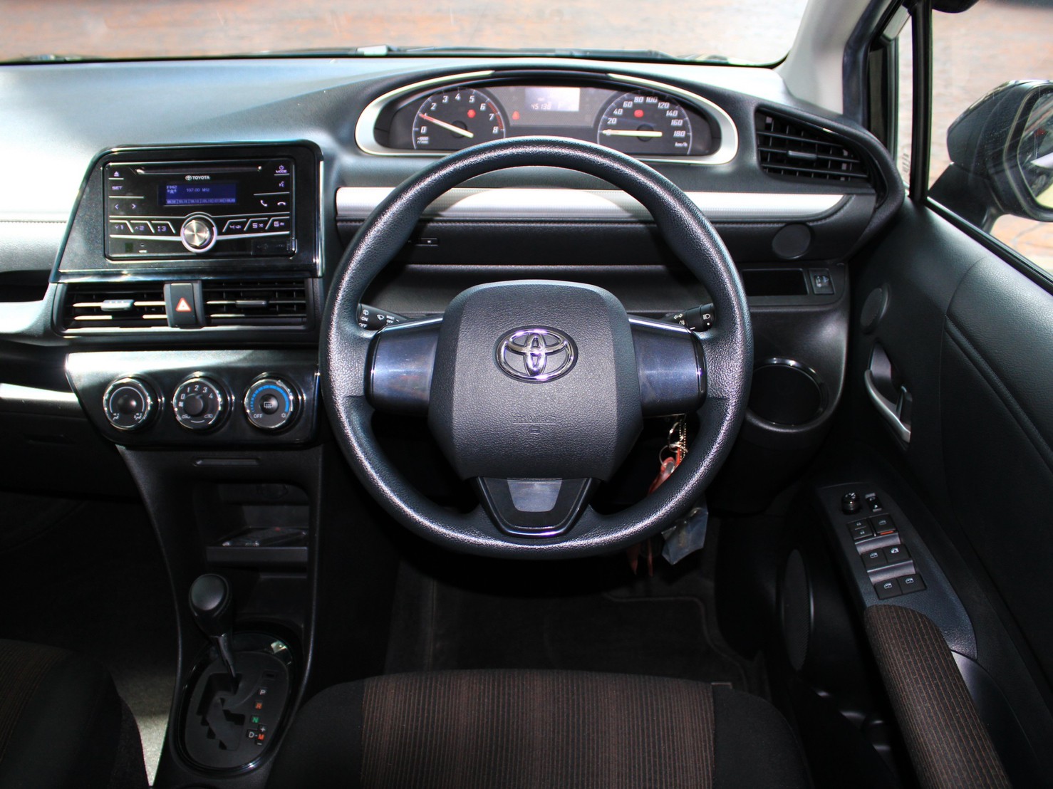 Toyota Sienta 1.5 G 2017 เกียร์ Auto (รูปที่ 10)