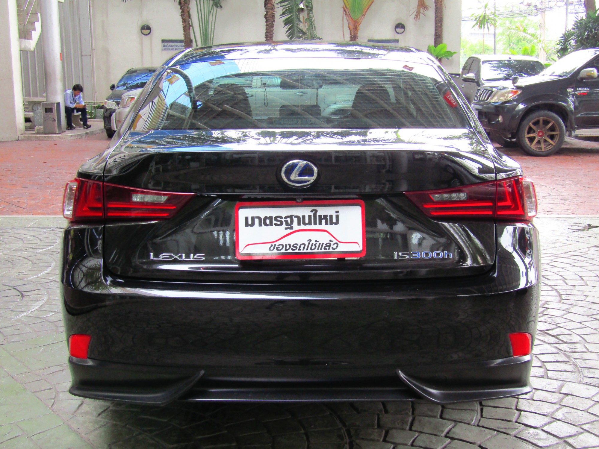 LEXUS IS300h 2.5 HV A/T 2015 (รูปที่ 4)
