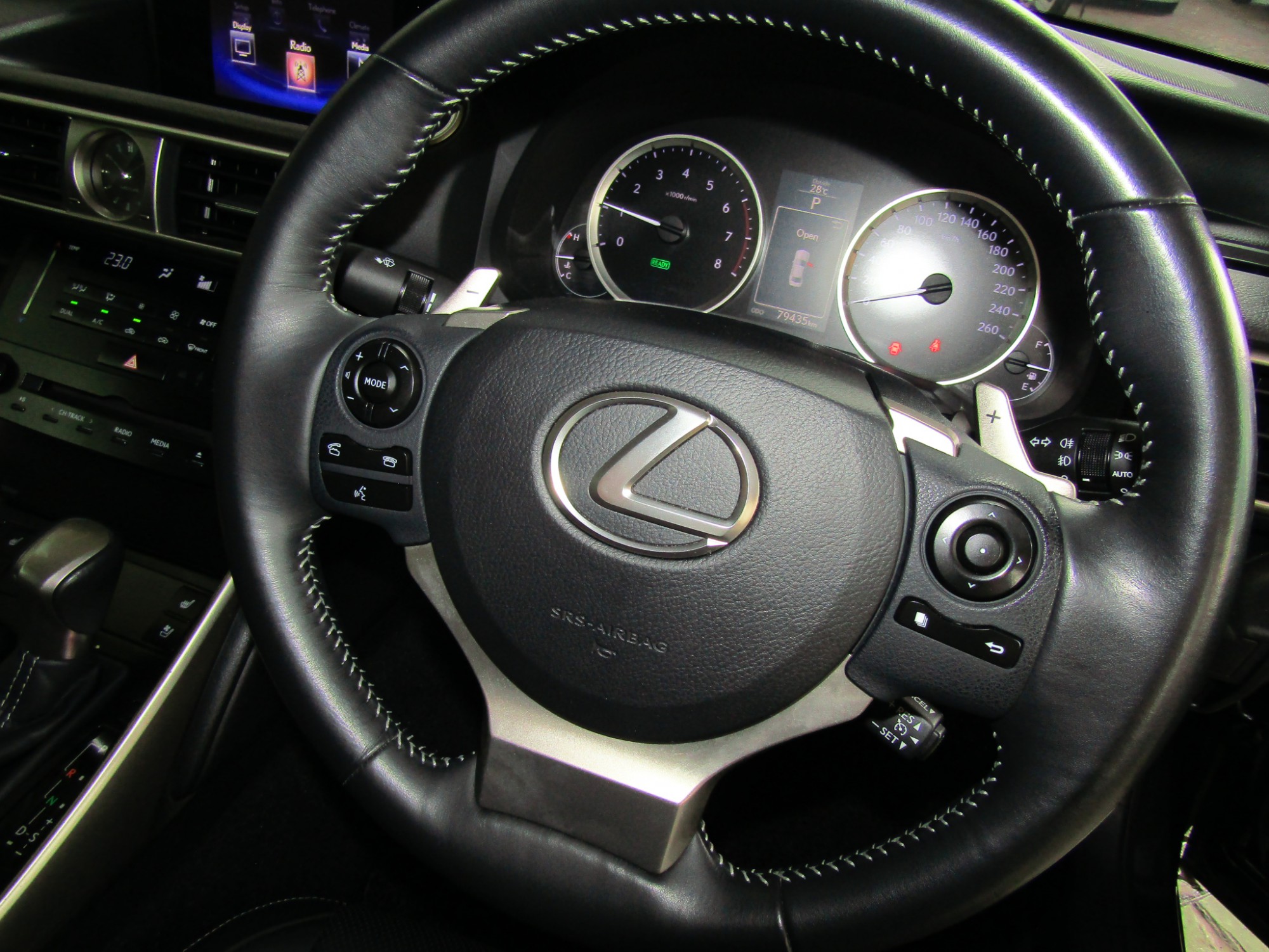 LEXUS IS300h 2.5 HV A/T 2015 (รูปที่ 11)