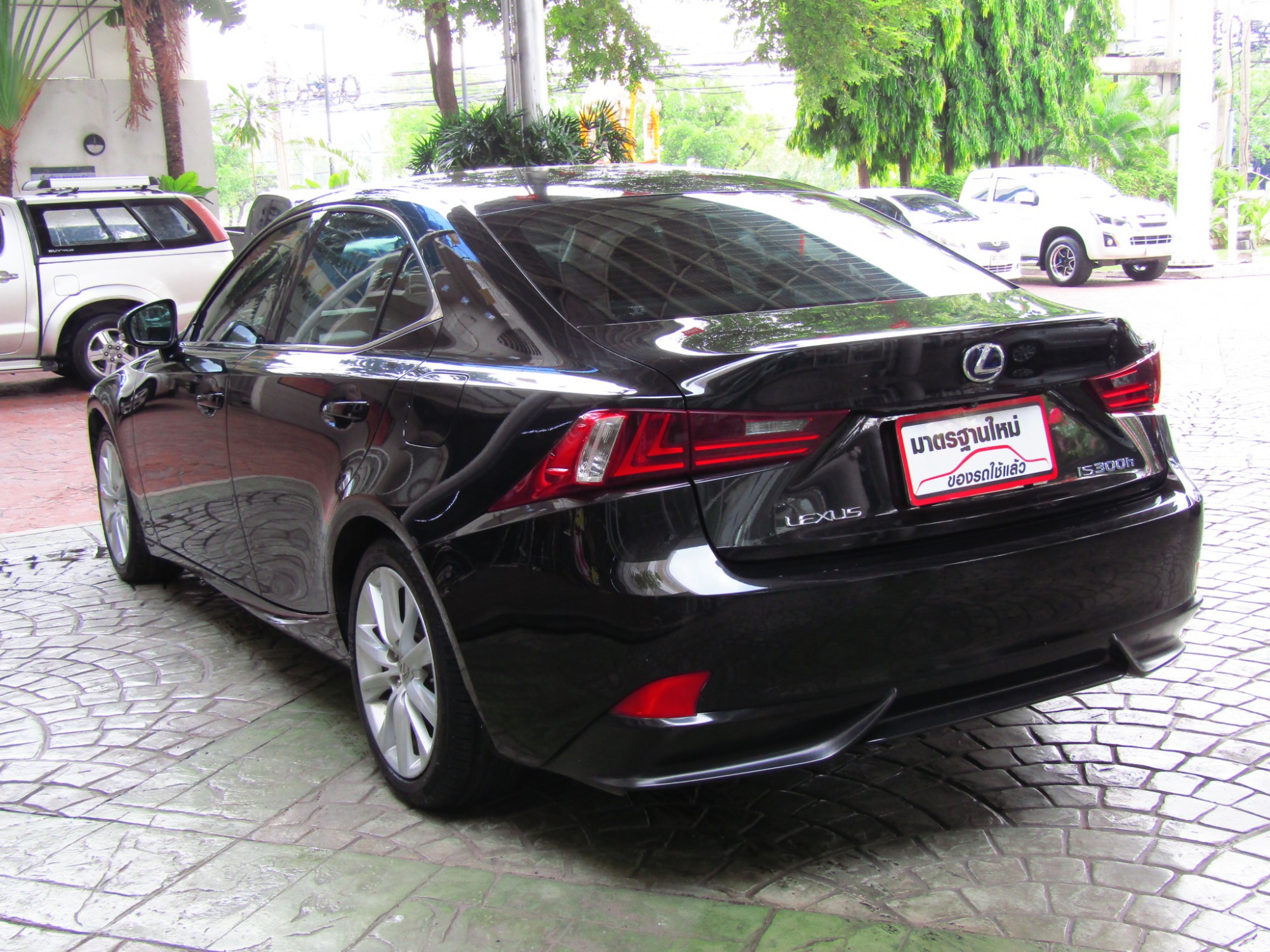 LEXUS IS300h 2.5 HV A/T 2015 (รูปที่ 3)