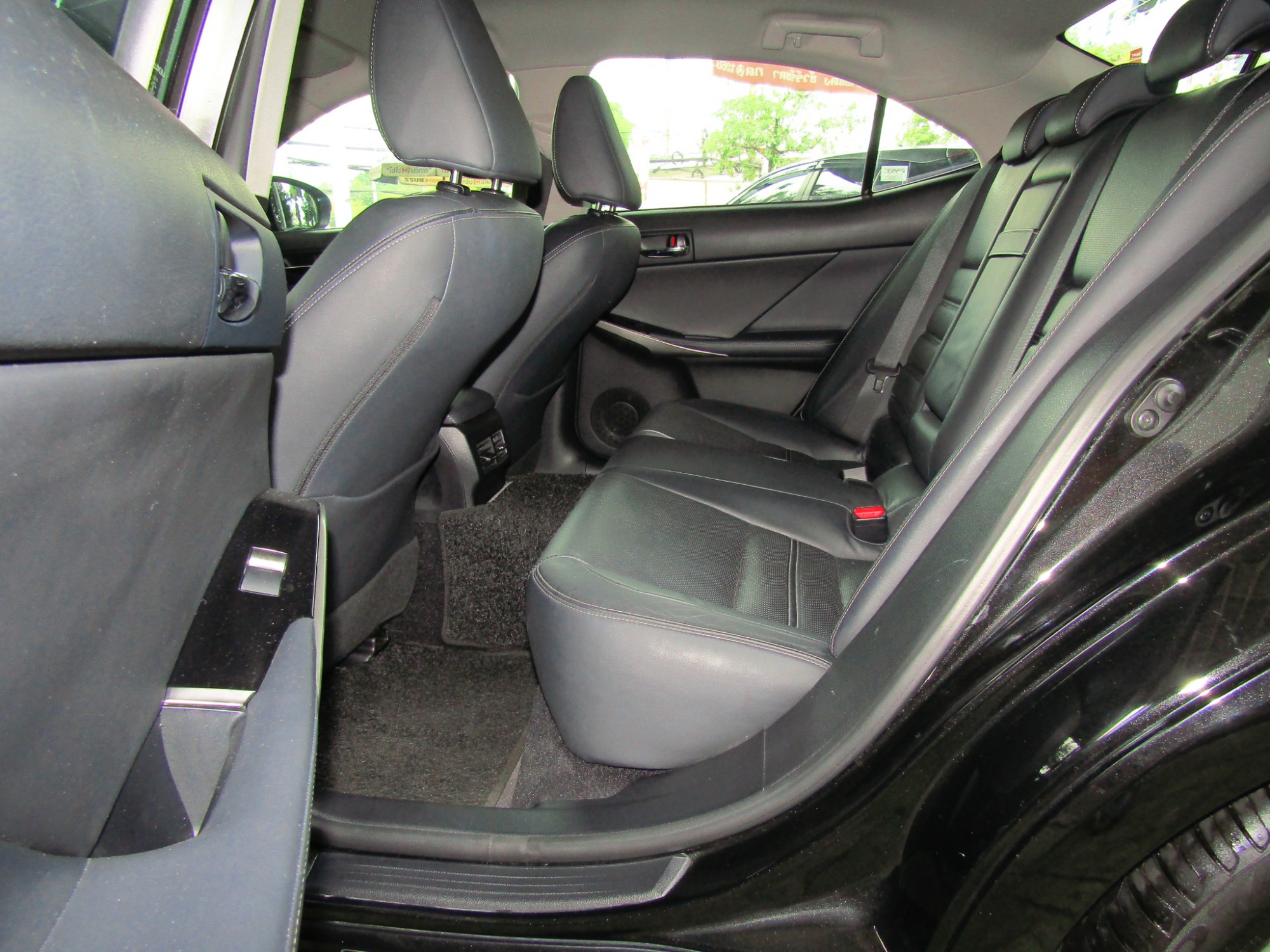LEXUS IS300h 2.5 HV A/T 2015 (รูปที่ 7)