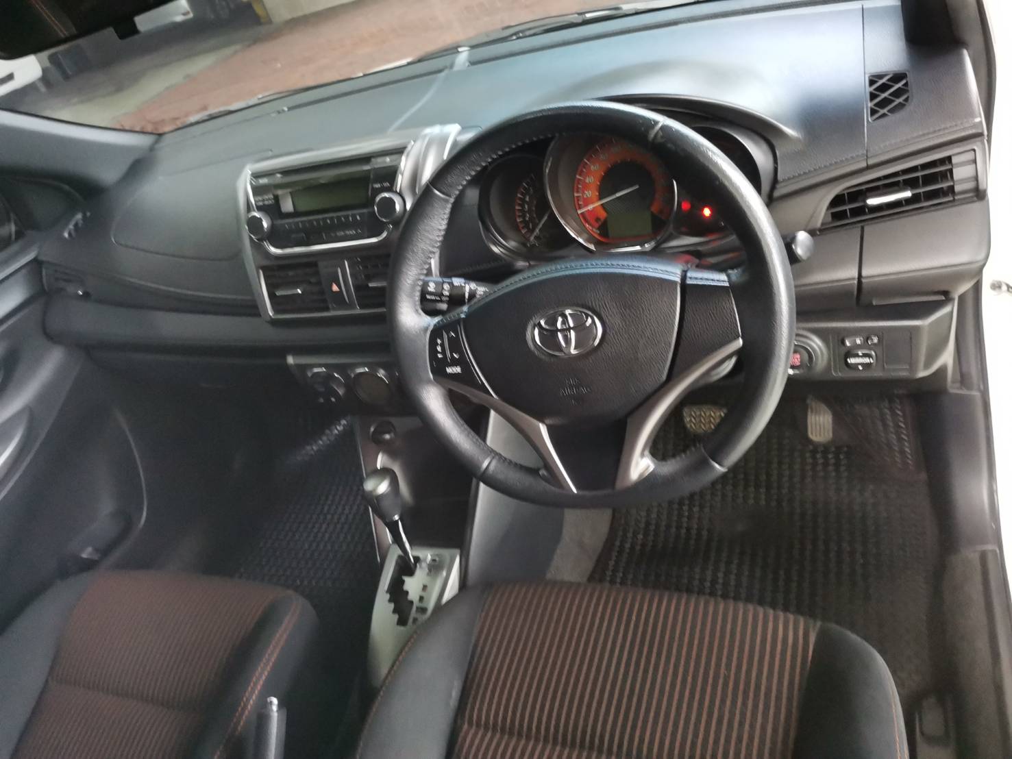 TOYOTA YARIS 1.2 G A/T ปี2014 (รูปที่ 8)