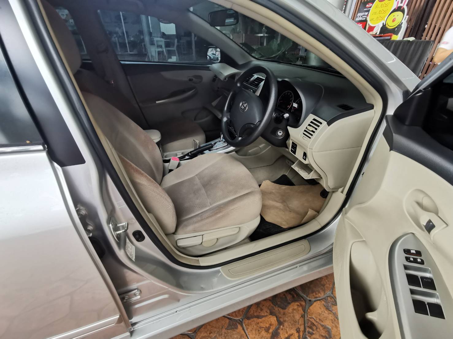 TOYOTA ALTIS 1.6 E A/T ปี2011 (รูปที่ 11)