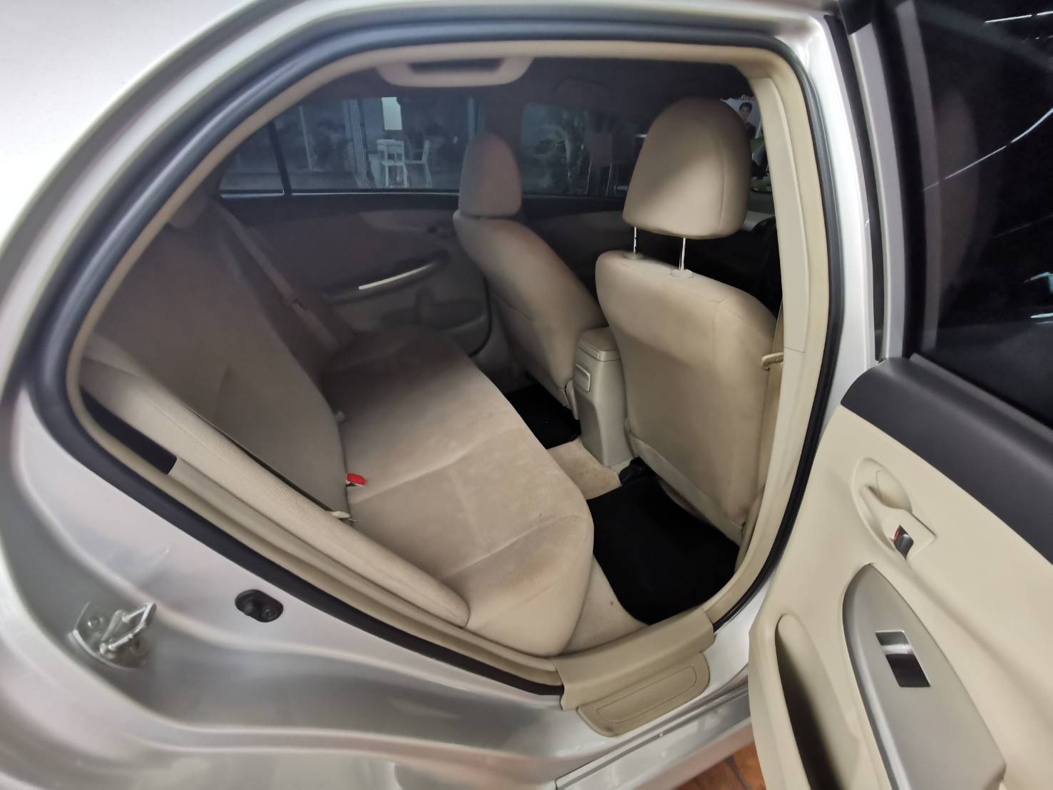 TOYOTA ALTIS 1.6 E A/T ปี2011 (รูปที่ 10)