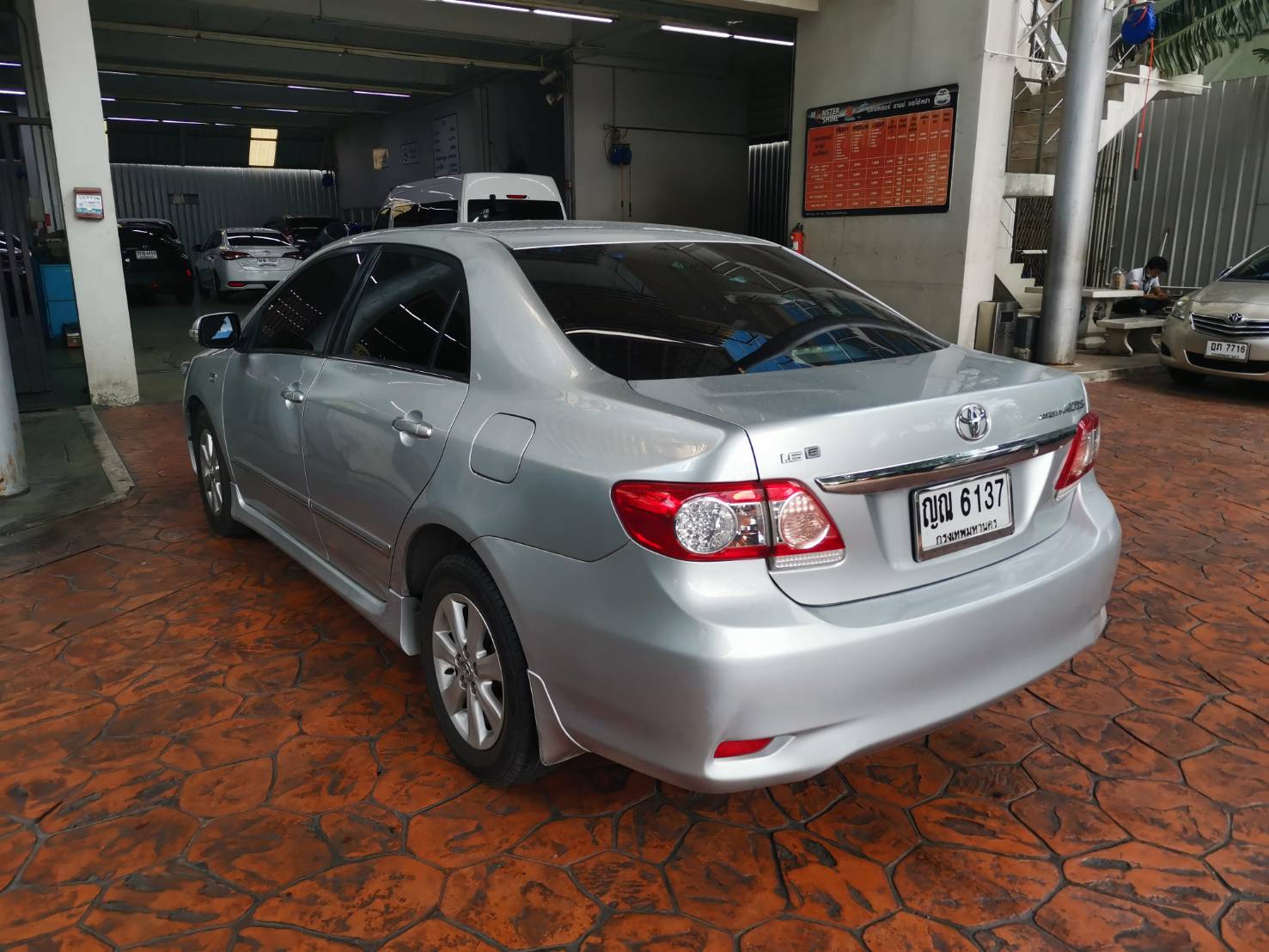 TOYOTA ALTIS 1.6 E A/T ปี2011 (รูปที่ 5)