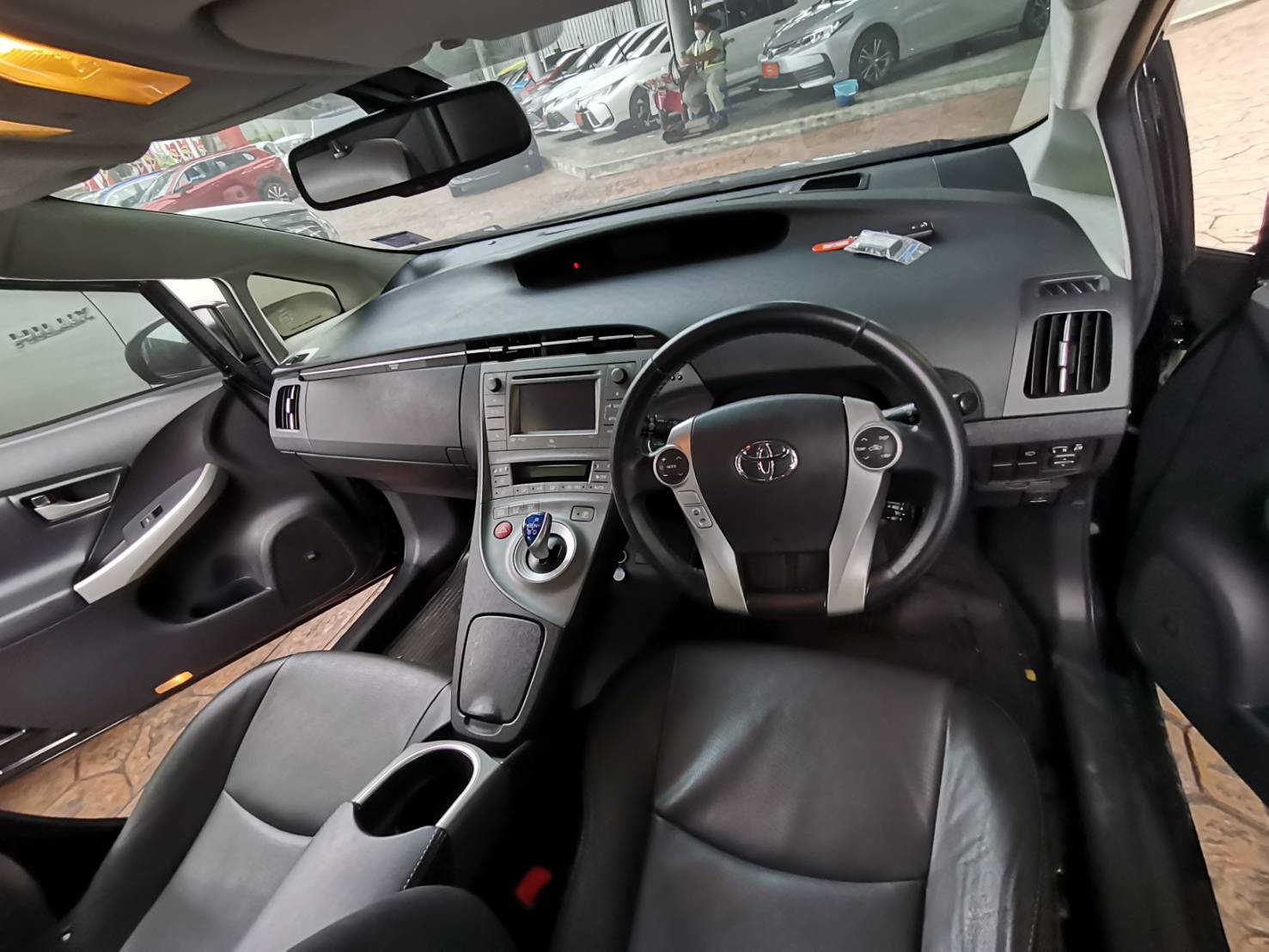TOYOTA PRIUS 1.8 TOP GRADE A/T ปี2013 (รูปที่ 6)