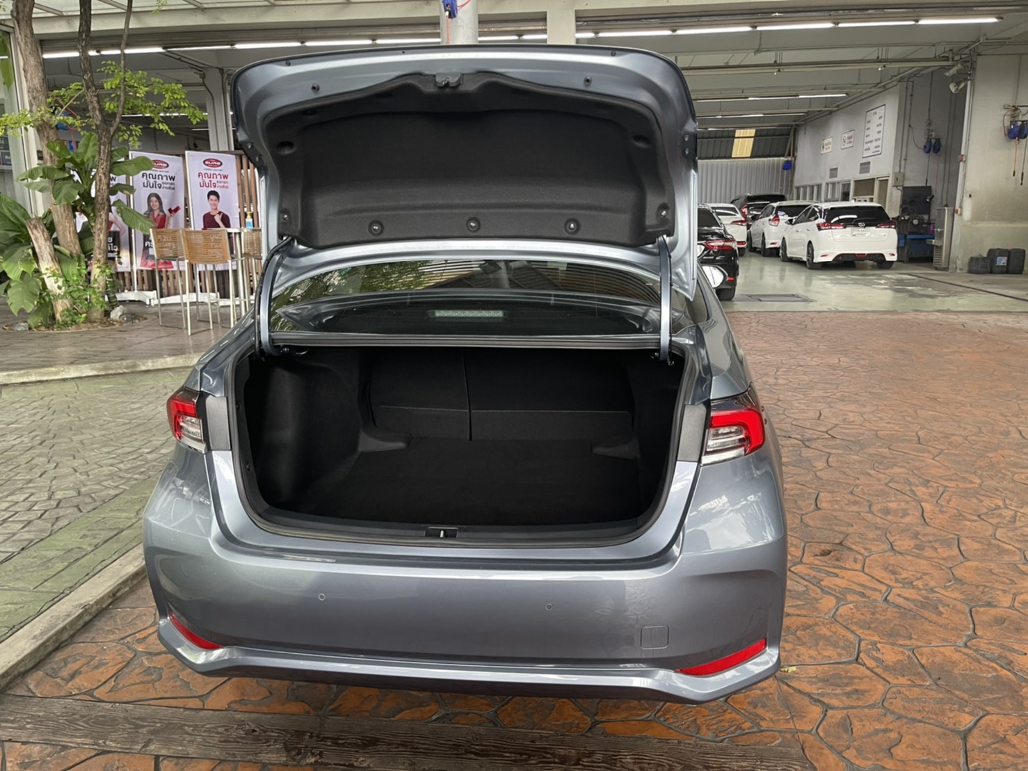 TOYOTA ALTIS 1.8 HV HI A/T ปี2019