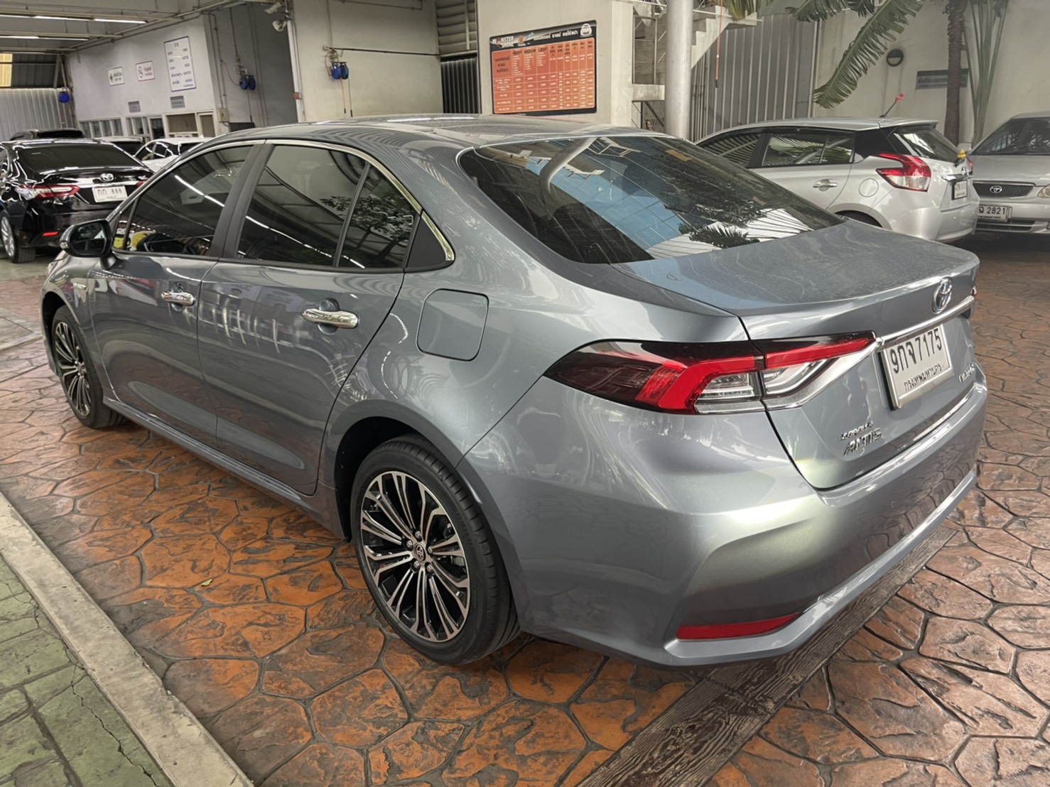 TOYOTA ALTIS 1.8 HV HI A/T ปี2019