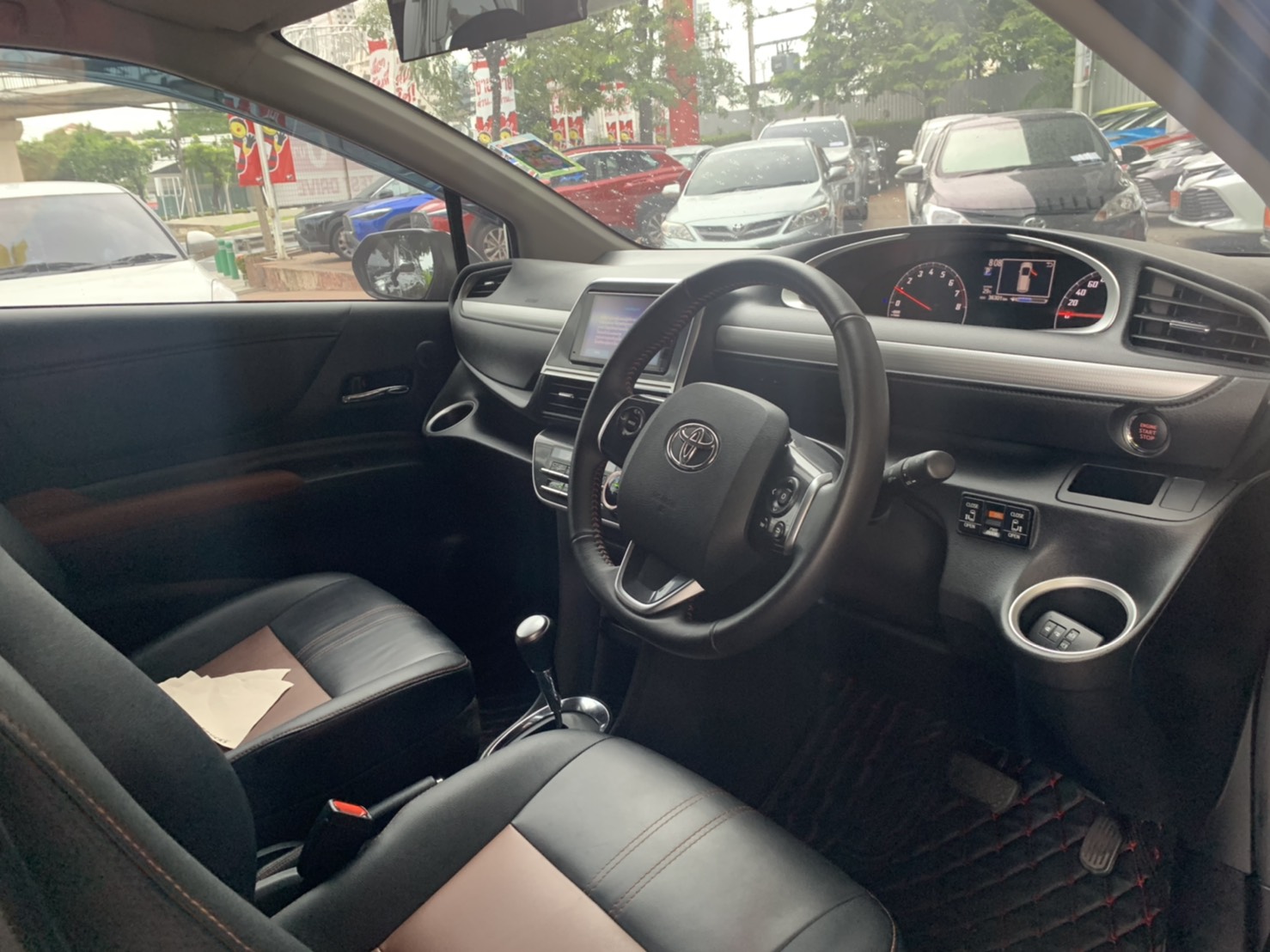 TOYOTA SIENTA 1.5 V A/T ปี2018 (รูปที่ 9)