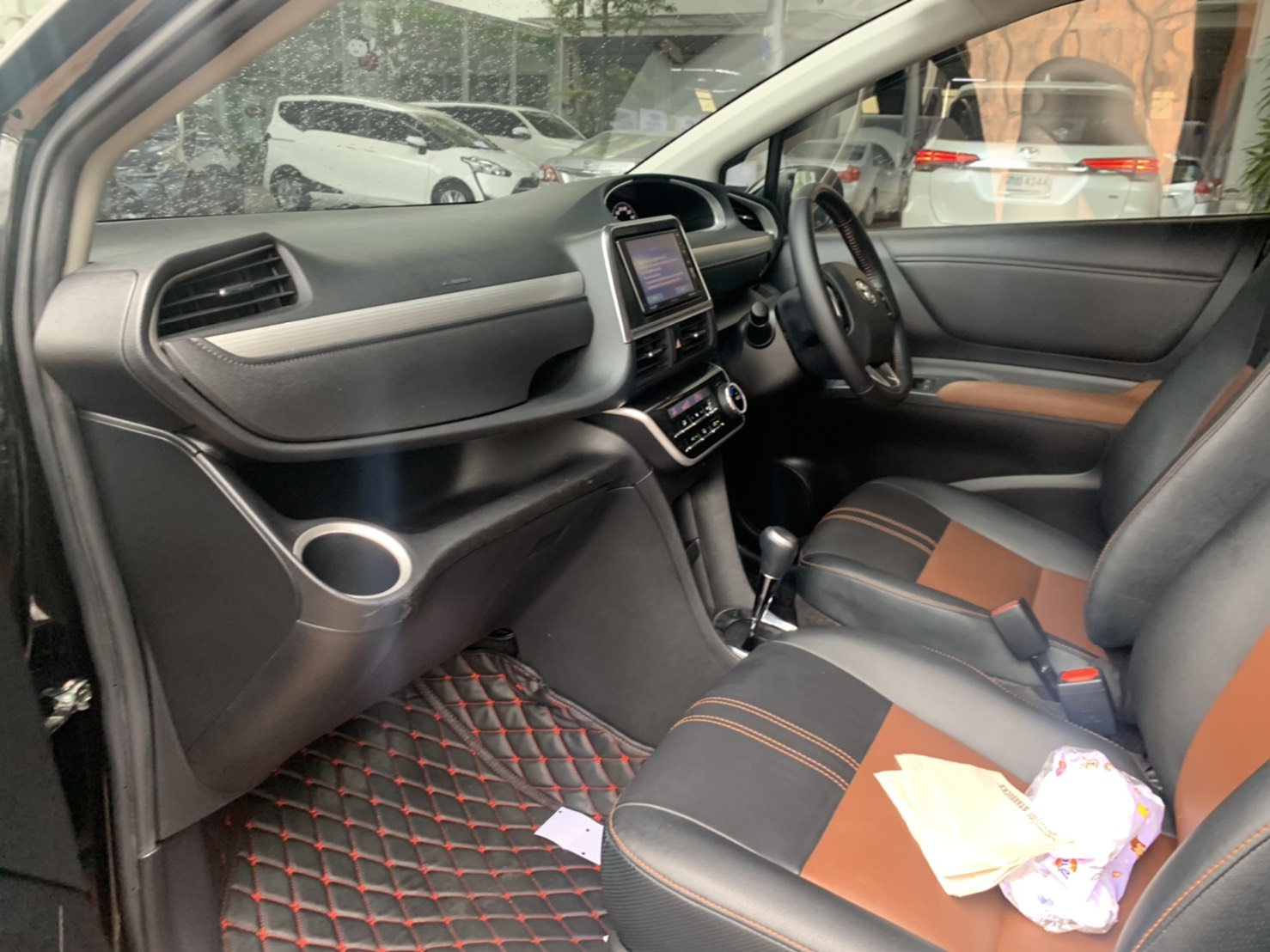 TOYOTA SIENTA 1.5 V A/T ปี2018 (รูปที่ 8)