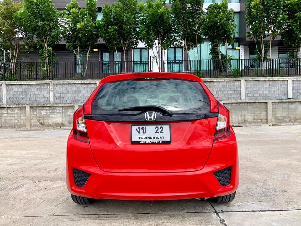 Honda Jazz GK ปี 2015 สีแดง (รูปที่ 6)