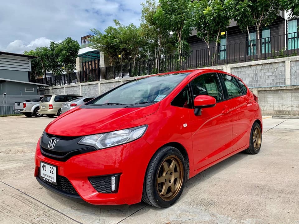 Honda Jazz GK ปี 2015 สีแดง (รูปที่ 2)