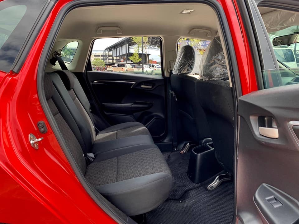 Honda Jazz GK ปี 2015 สีแดง (รูปที่ 11)