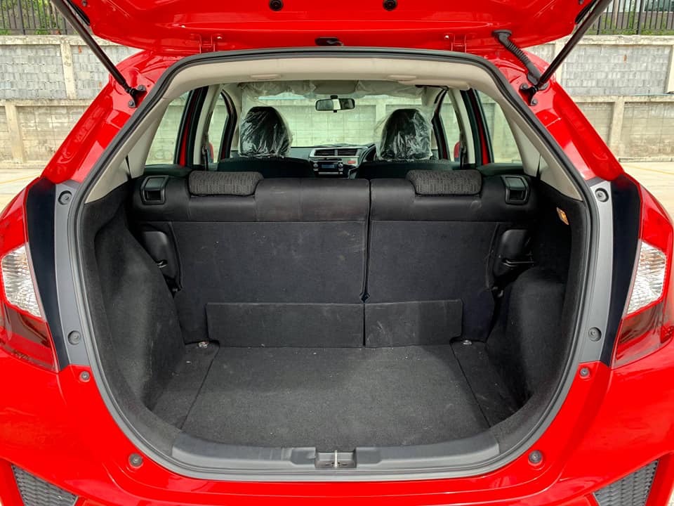 Honda Jazz GK ปี 2015 สีแดง (รูปที่ 12)