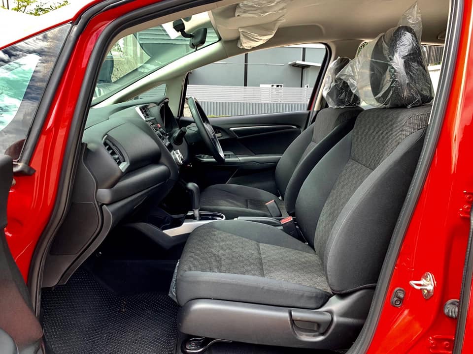 Honda Jazz GK ปี 2015 สีแดง (รูปที่ 10)
