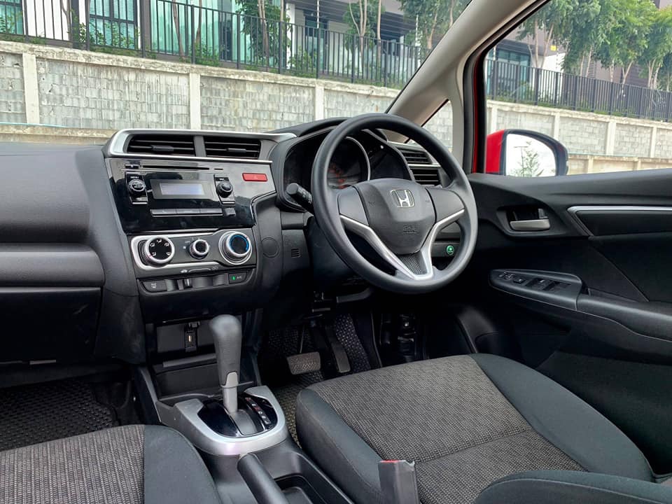 Honda Jazz GK ปี 2015 สีแดง (รูปที่ 8)