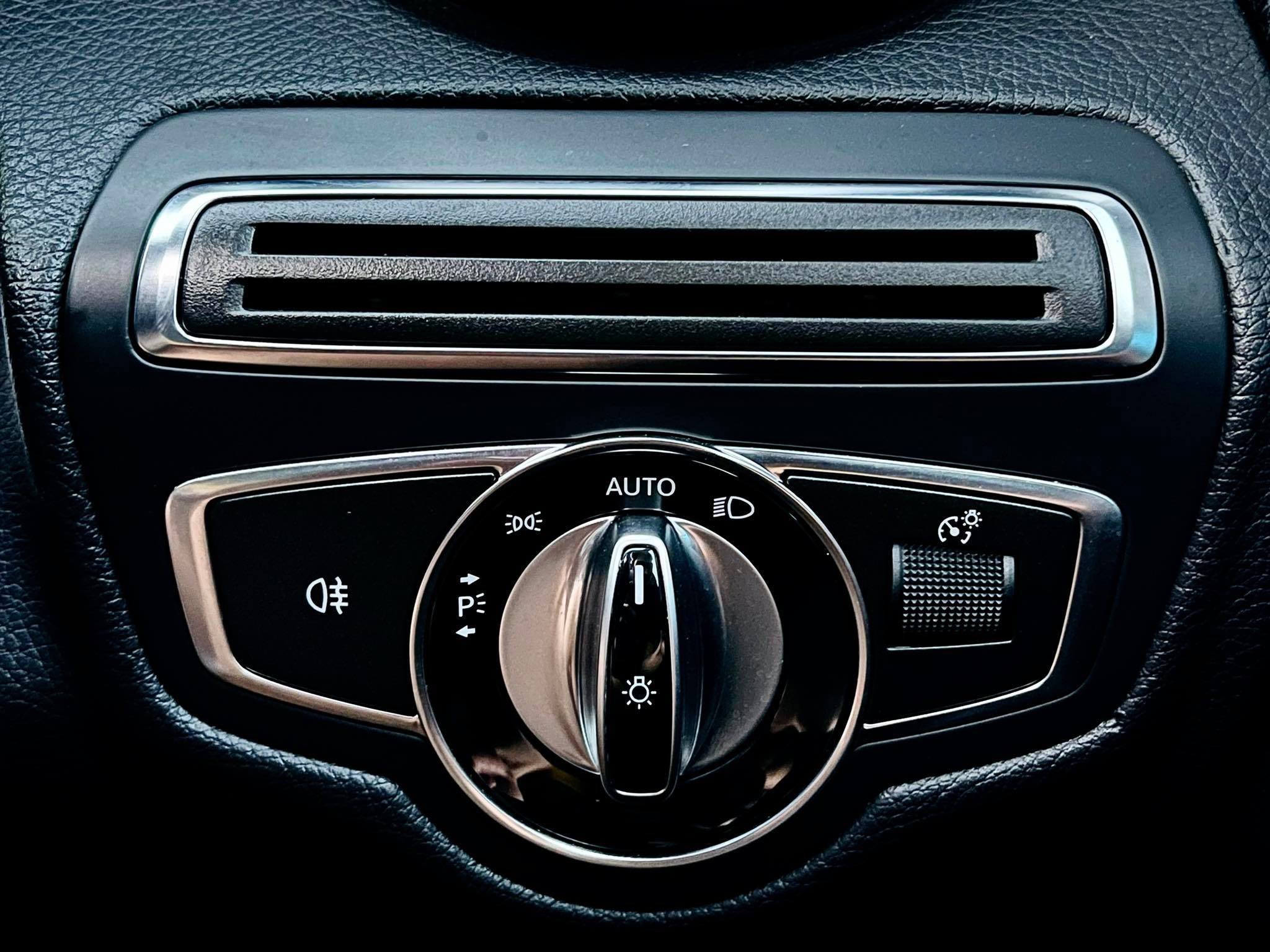 Mercedes Benz C300 AMG BLUETEC Hybrid มือเดียว สวยสะเทือนเลยคันนี้ (รูปที่ 16)