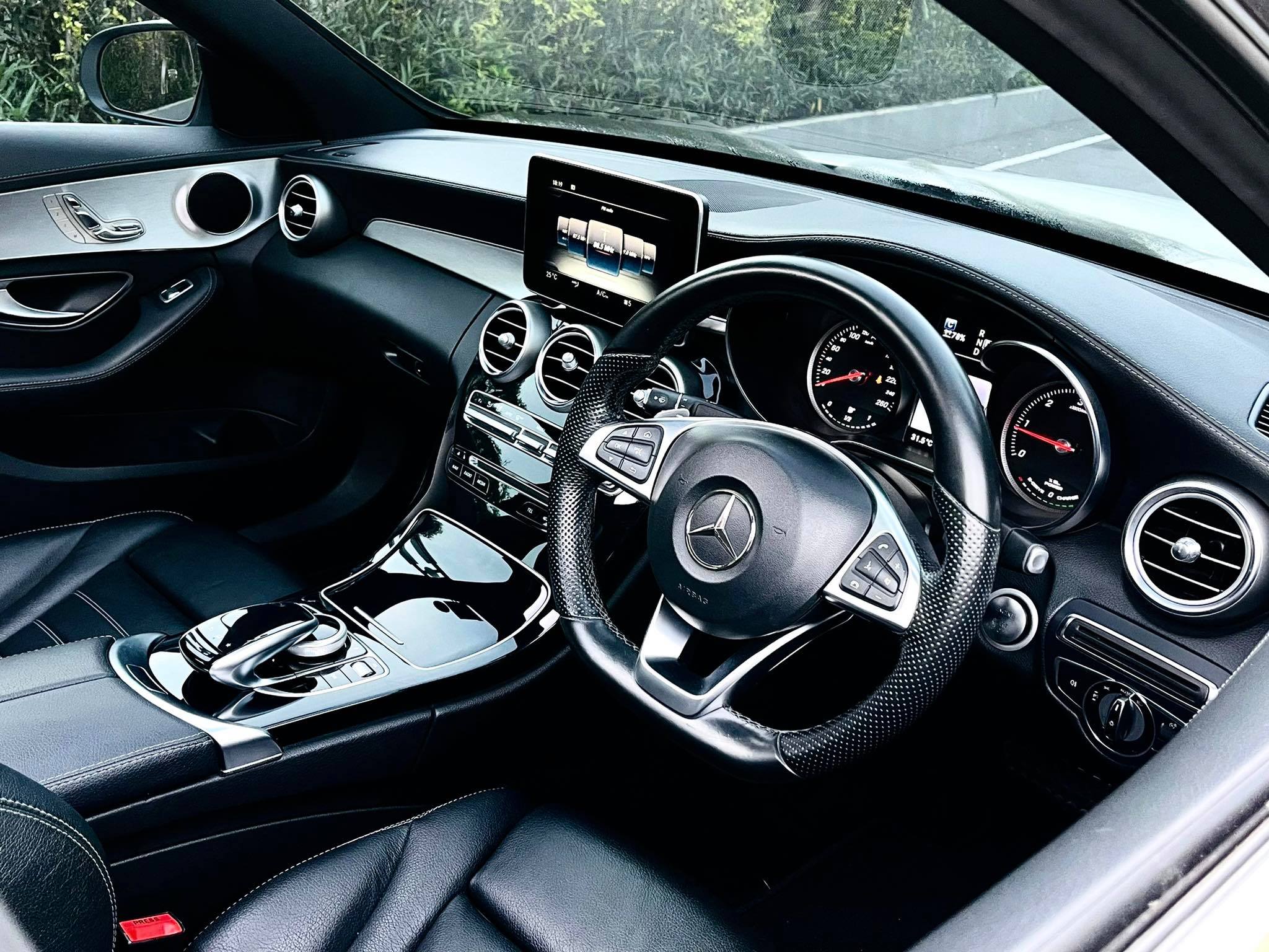 Mercedes Benz C300 AMG BLUETEC Hybrid มือเดียว สวยสะเทือนเลยคันนี้ (รูปที่ 9)