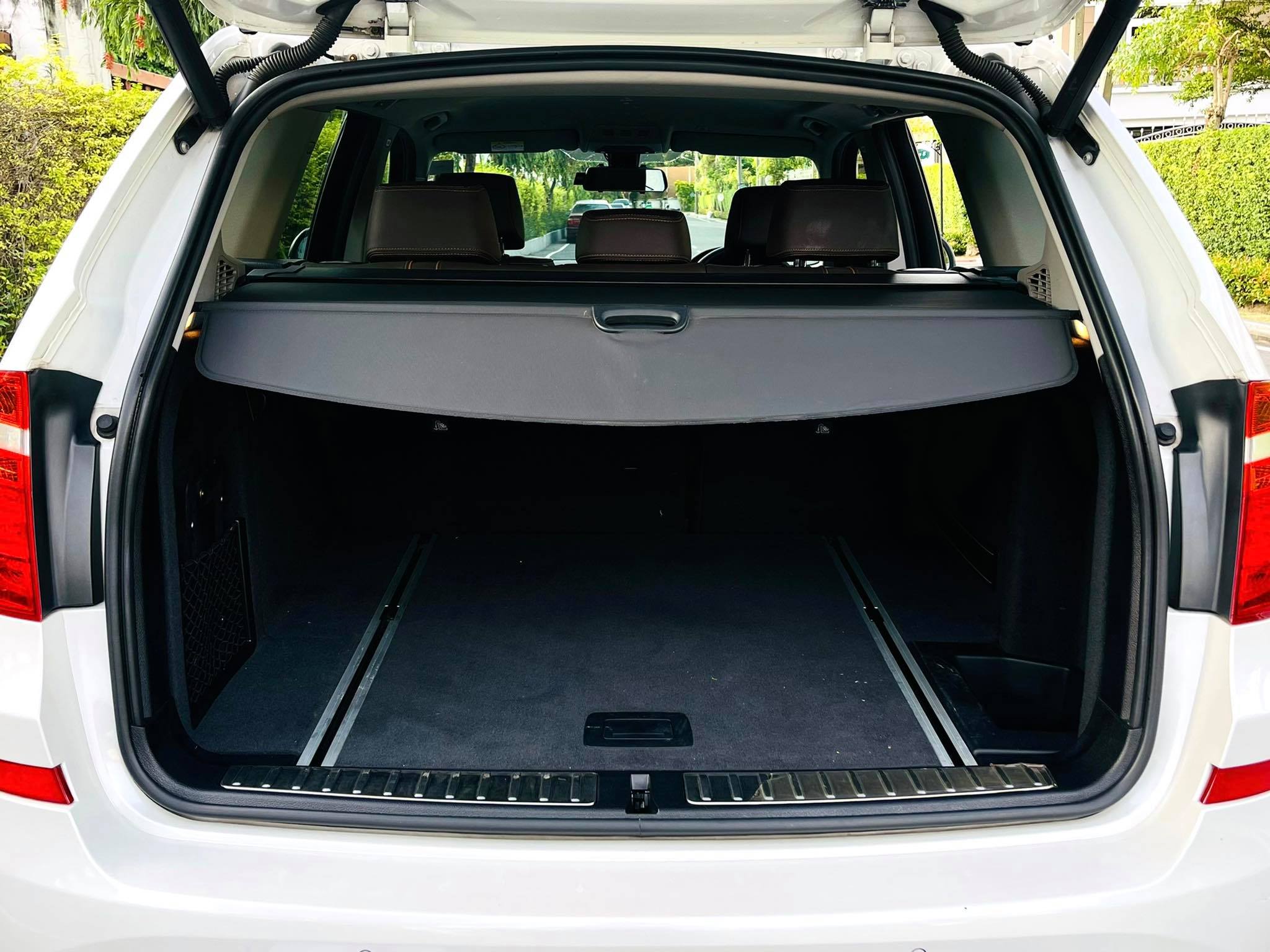 Bmw X3 Diesel Highline มือเดียว โคตรสวยเลยคะตัวจริง เพียงแค่ท่านแวะมา (รูปที่ 28)