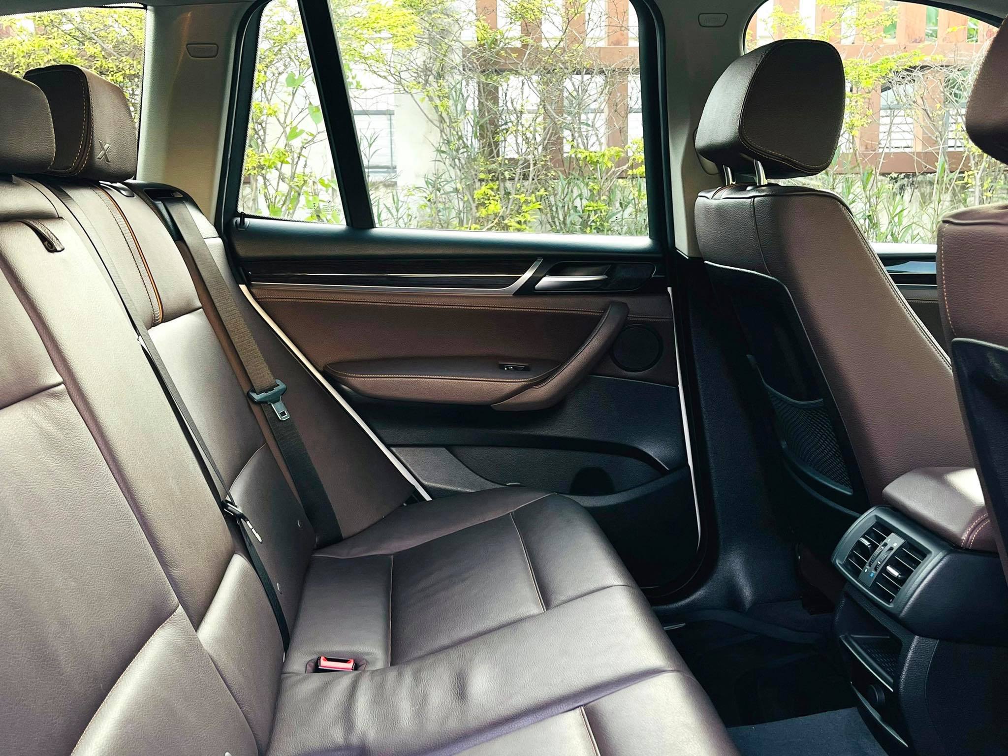 Bmw X3 Diesel Highline มือเดียว โคตรสวยเลยคะตัวจริง เพียงแค่ท่านแวะมา (รูปที่ 32)