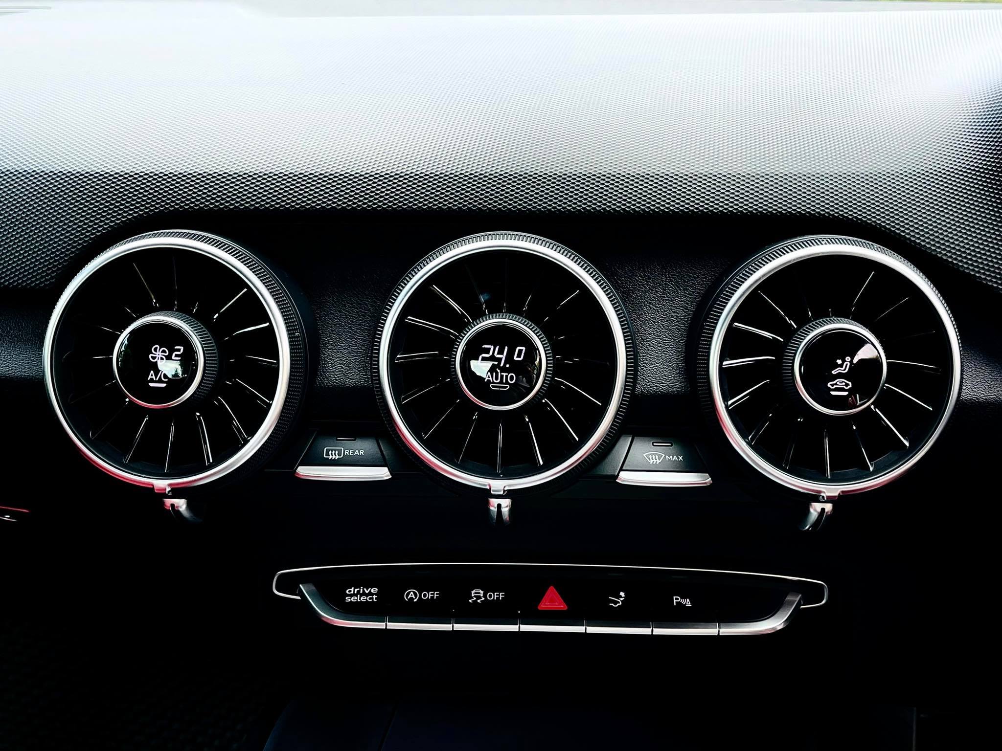 Audi TT S MK3 Coupe Quattro รถใหม่ป้ายแดงยังไม่จดทะเบียน (รูปที่ 13)