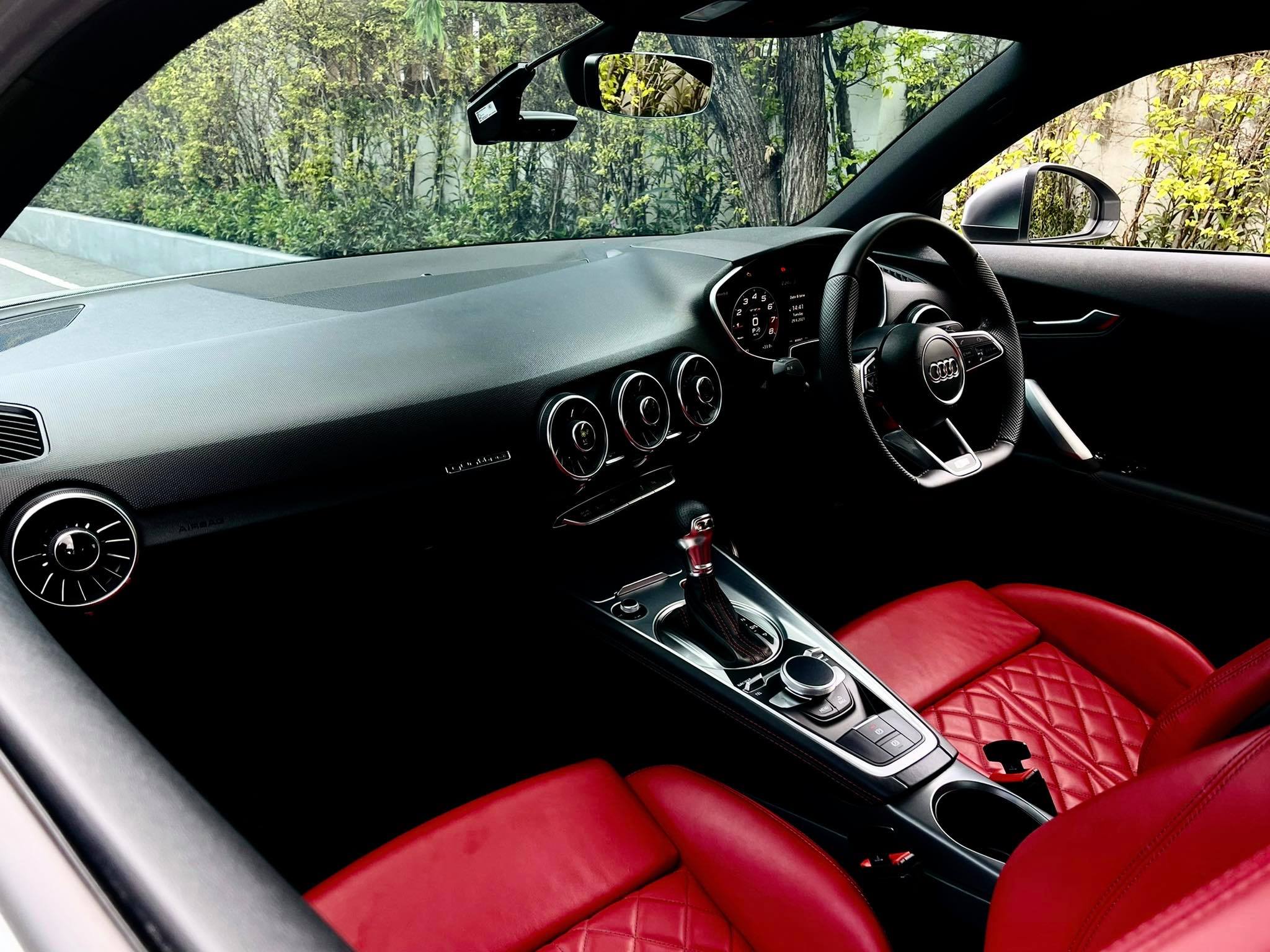 Audi TT S MK3 Coupe Quattro รถใหม่ป้ายแดงยังไม่จดทะเบียน (รูปที่ 17)