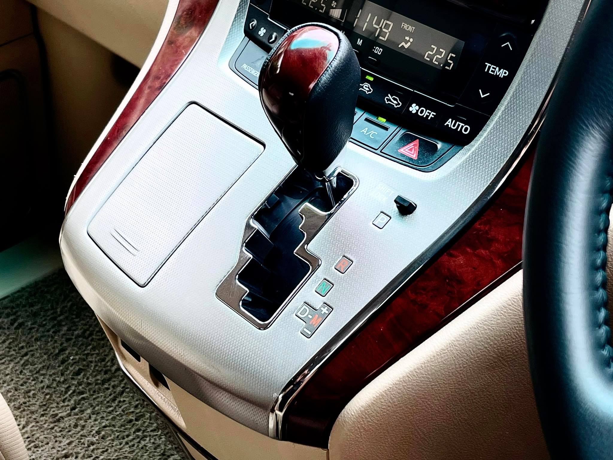 Toyota Vellfire 2.4 v คันนี้บอกตรงๆเลยคะ สวยจริง ควรค่าแก่การรอคอย (รูปที่ 13)