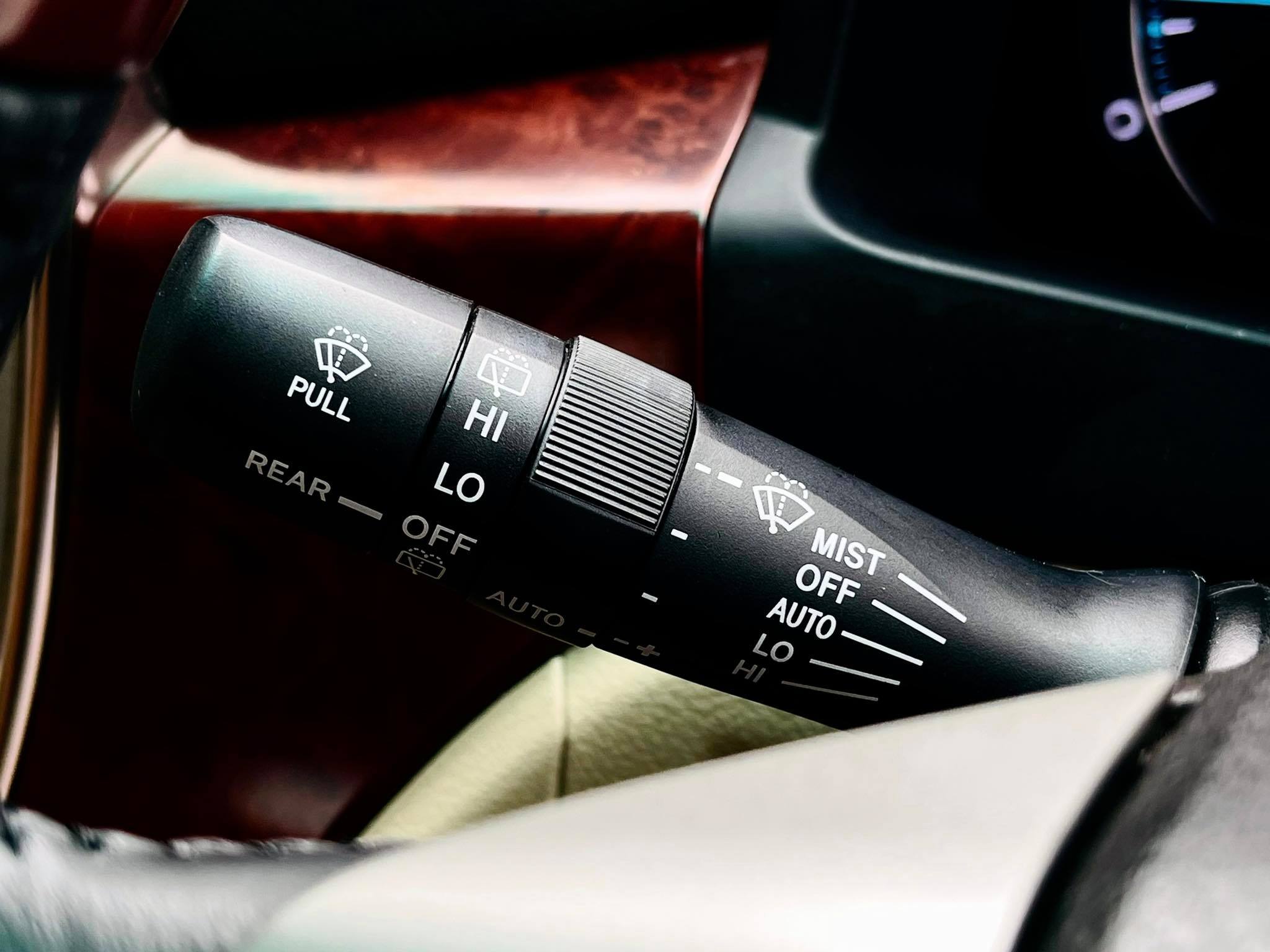 Toyota Vellfire 2.4 v คันนี้บอกตรงๆเลยคะ สวยจริง ควรค่าแก่การรอคอย (รูปที่ 14)