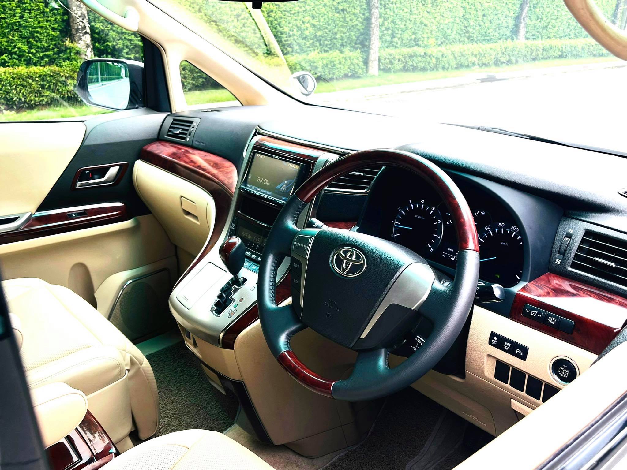 Toyota Vellfire 2.4 v คันนี้บอกตรงๆเลยคะ สวยจริง ควรค่าแก่การรอคอย (รูปที่ 11)