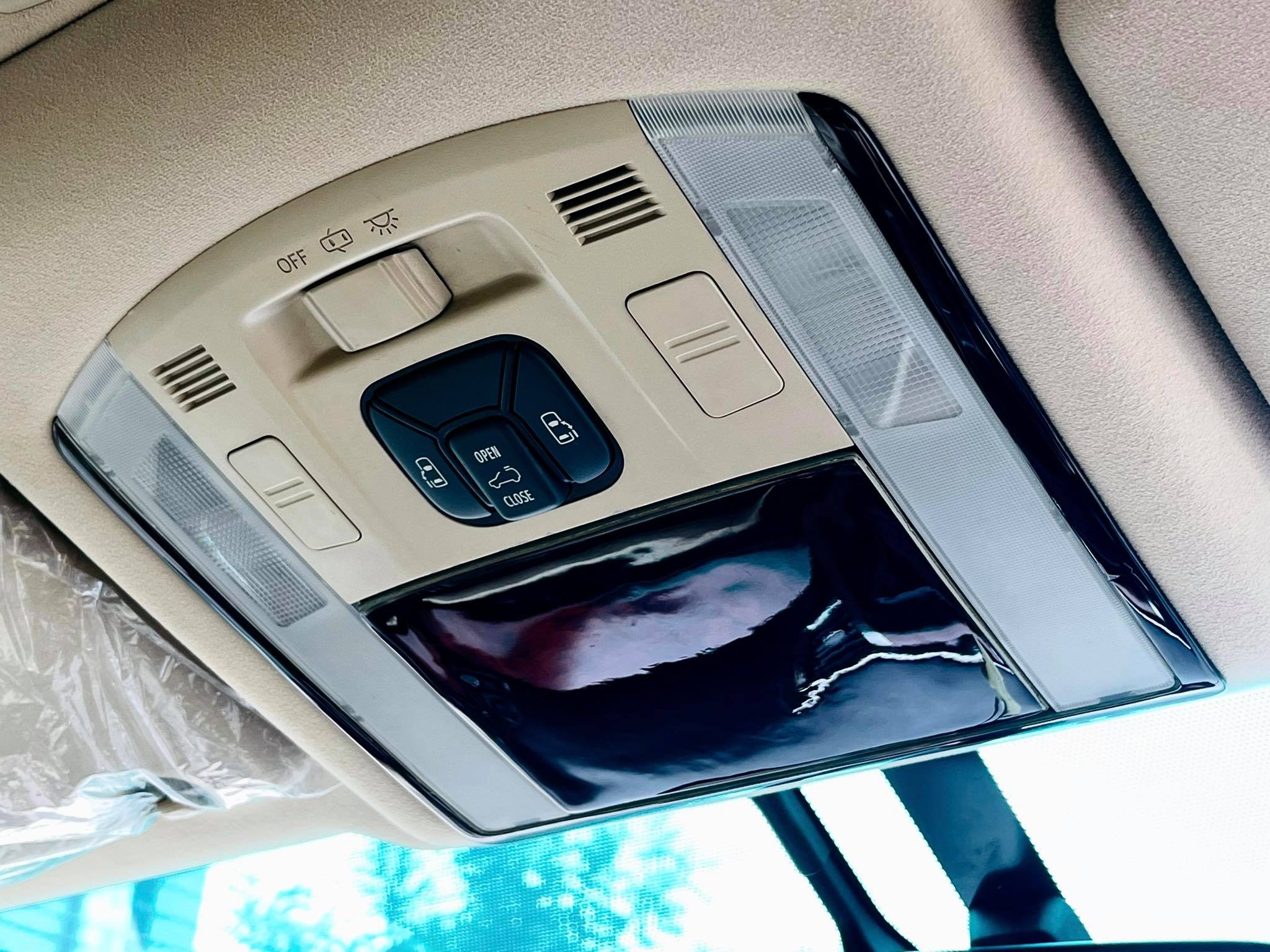 Toyota Vellfire 2.4 v คันนี้บอกตรงๆเลยคะ สวยจริง ควรค่าแก่การรอคอย (รูปที่ 12)