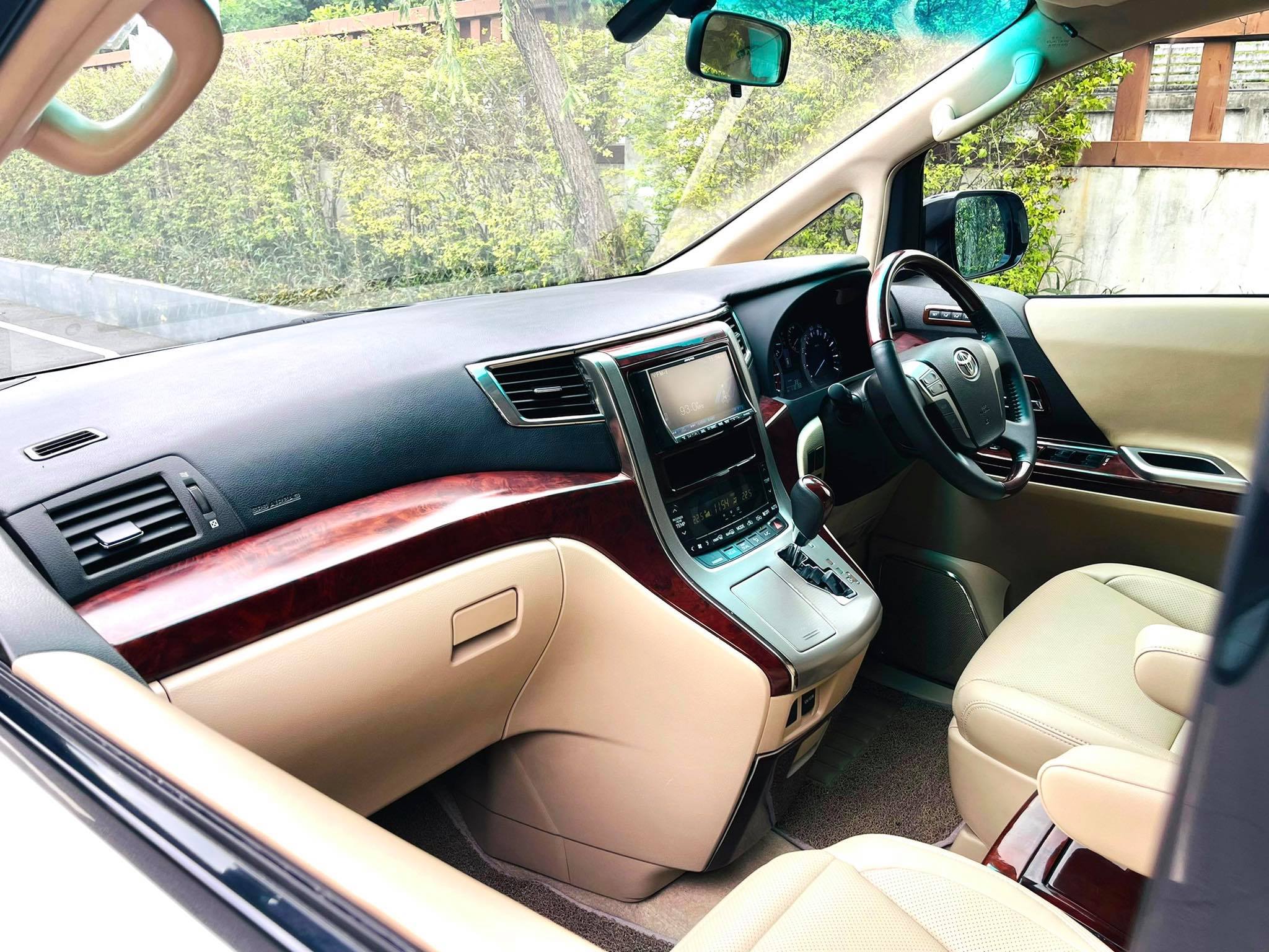 Toyota Vellfire 2.4 v คันนี้บอกตรงๆเลยคะ สวยจริง ควรค่าแก่การรอคอย (รูปที่ 17)