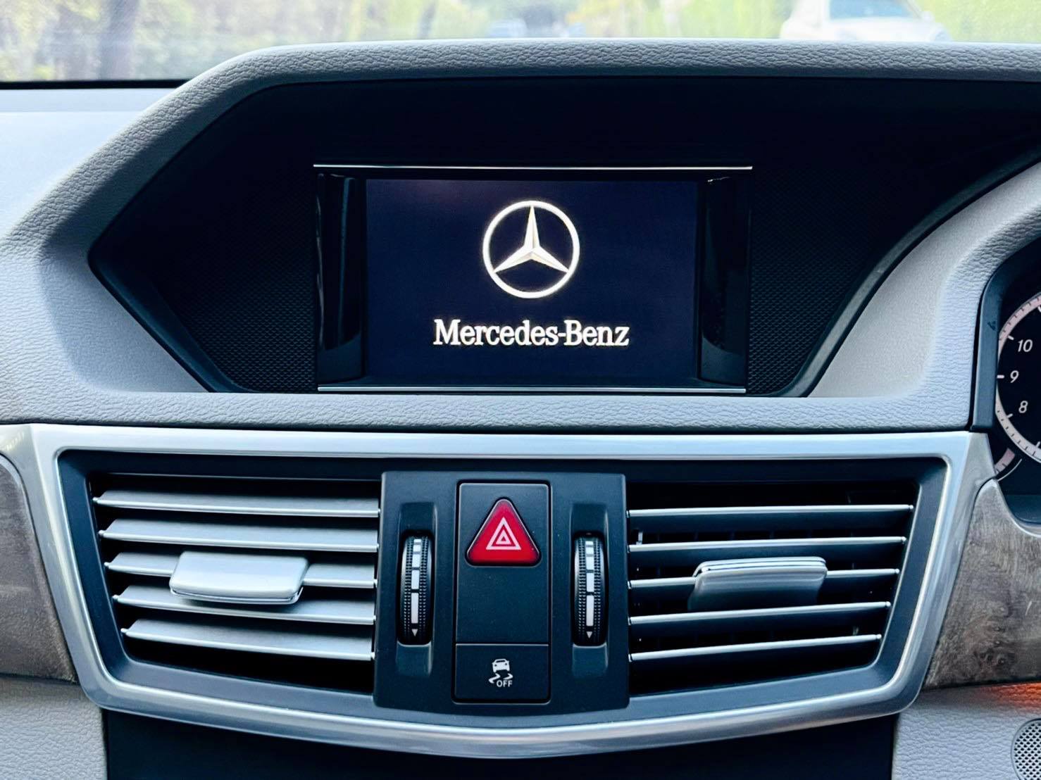 Mercedes Benz E200 CGI รถศูนย์ สวยจัด เหลียวหลังแทบสะดุด (รูปที่ 21)