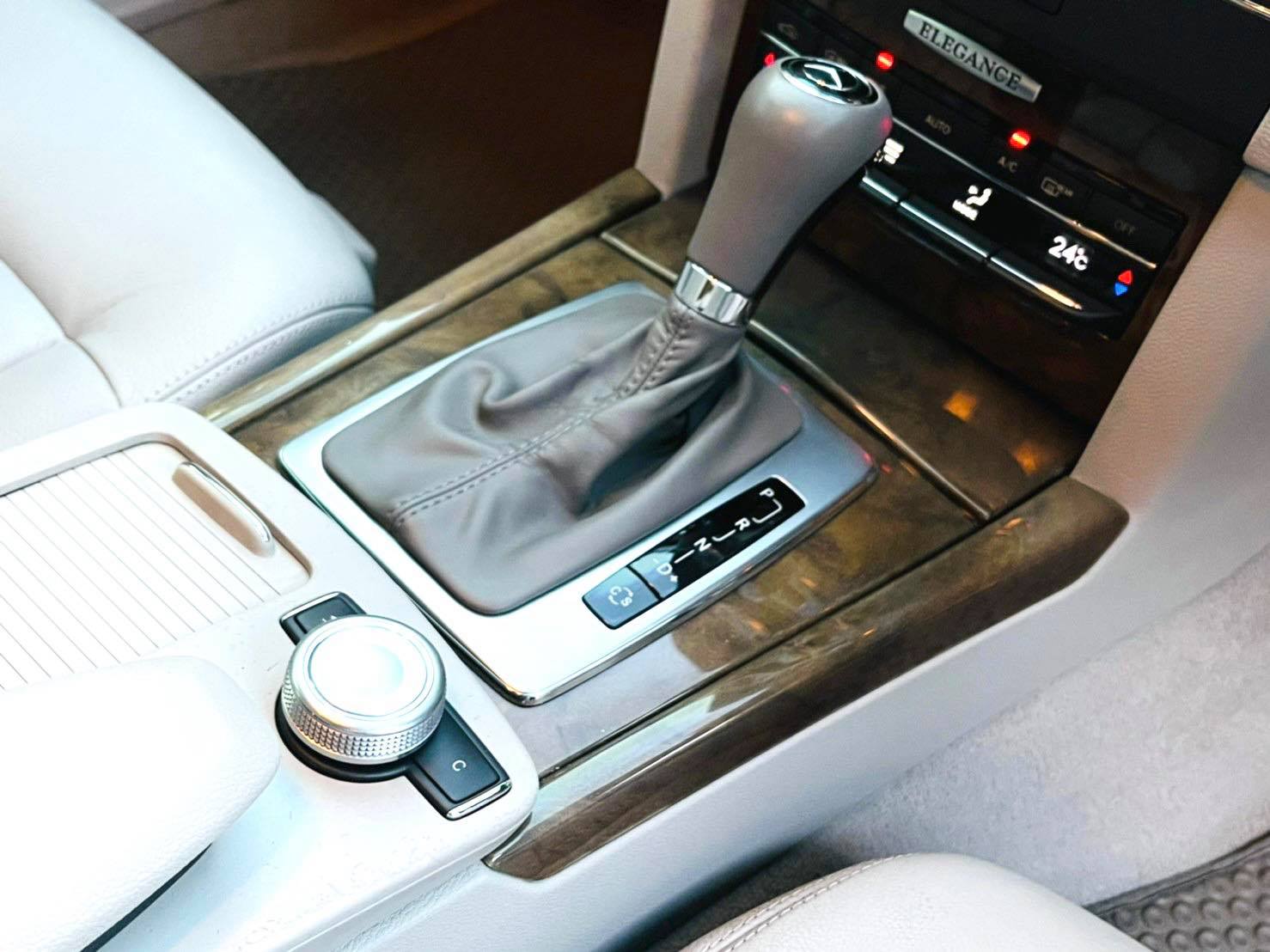Mercedes Benz E200 CGI รถศูนย์ สวยจัด เหลียวหลังแทบสะดุด (รูปที่ 16)