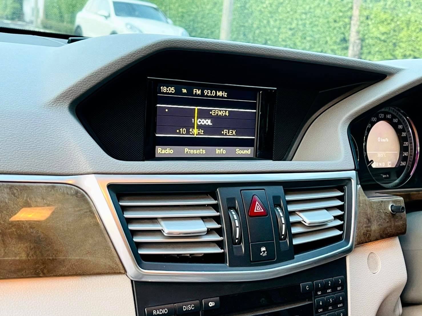 Mercedes Benz E200 CGI รถศูนย์ สวยจัด เหลียวหลังแทบสะดุด (รูปที่ 18)