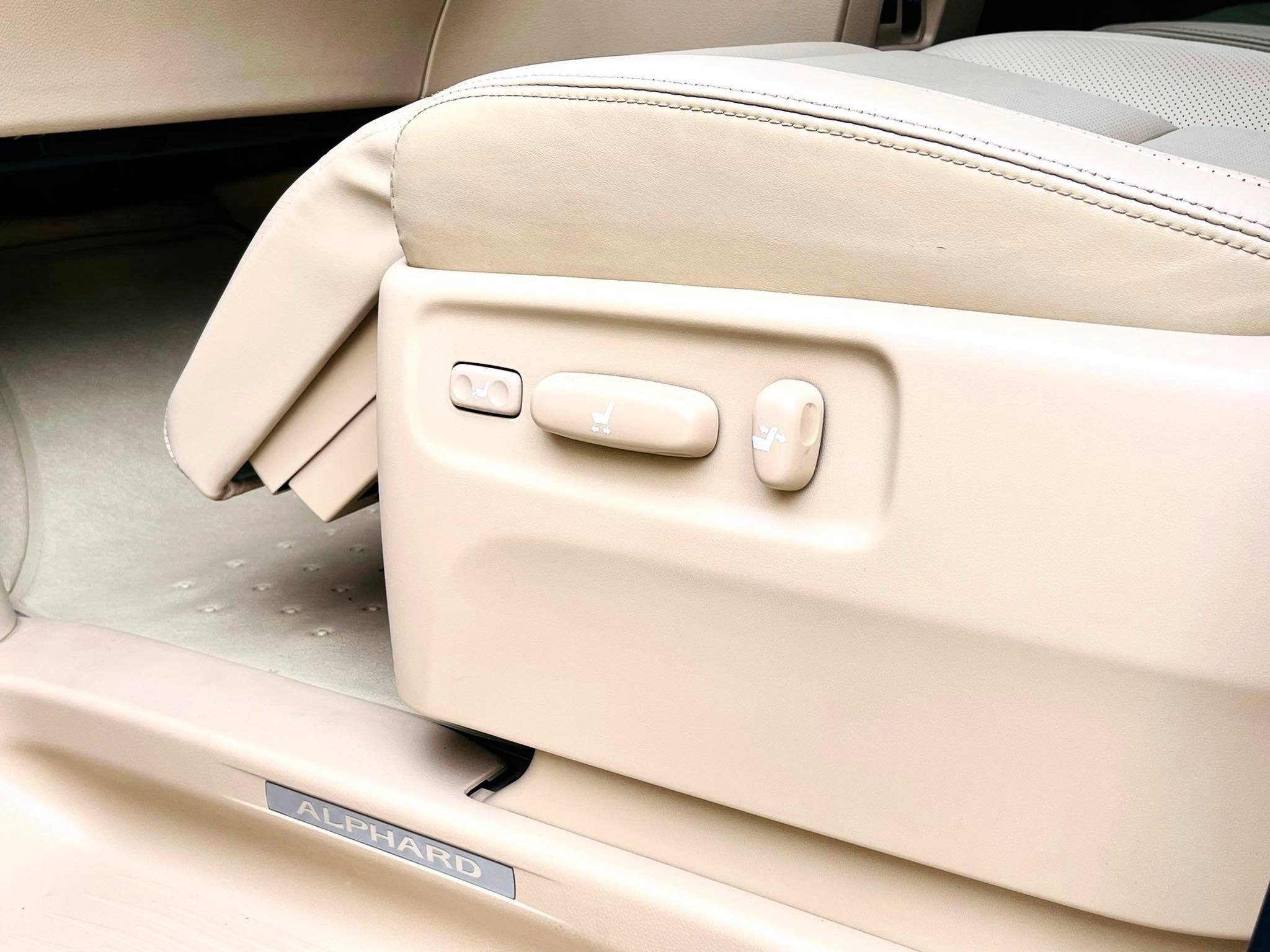 Toyota Alphard SC 3.5V เบาะมิกกี้ สวยจัดเลยคะ รถบ้านแนะนำเลยค่ะ (รูปที่ 20)