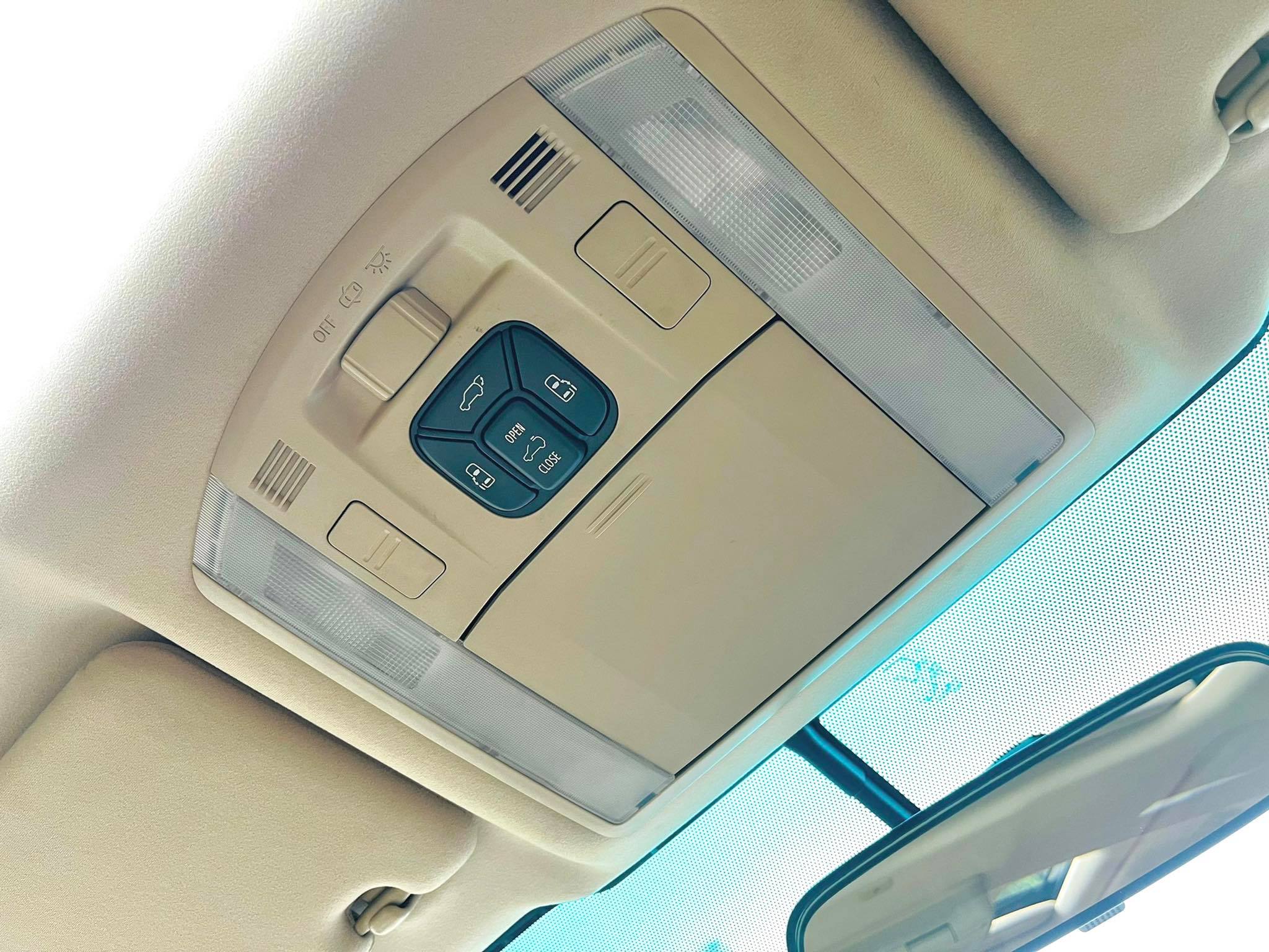 Toyota Alphard SC 3.5V เบาะมิกกี้ สวยจัดเลยคะ รถบ้านแนะนำเลยค่ะ (รูปที่ 23)