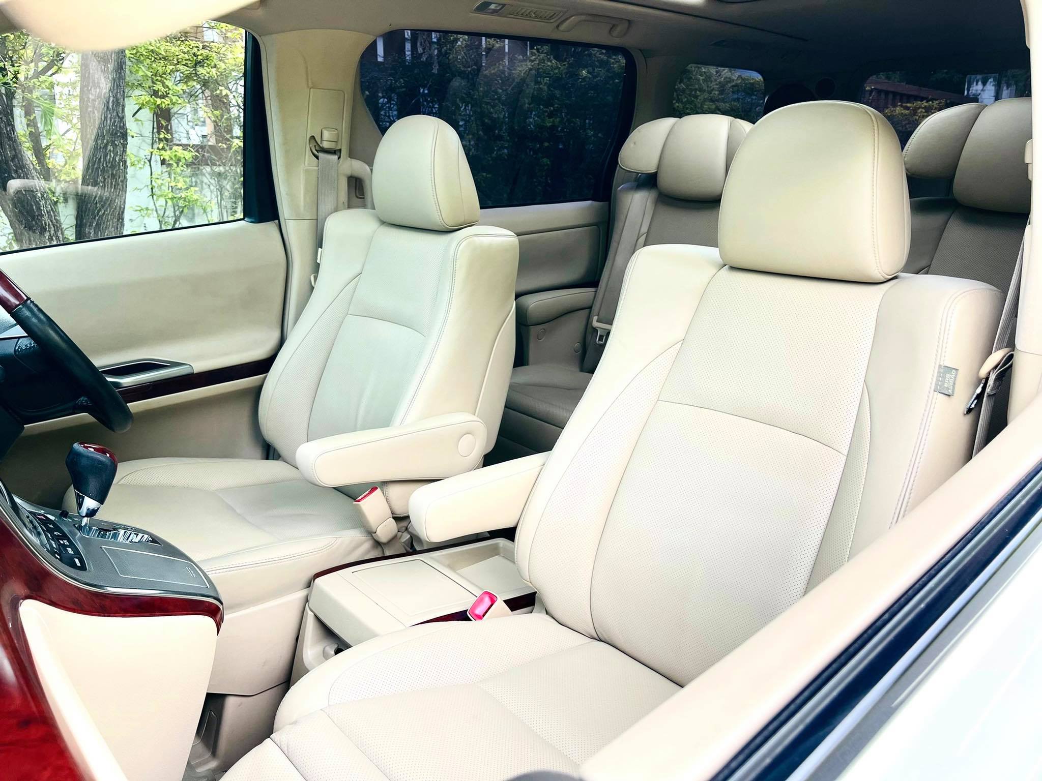 Toyota Alphard SC 3.5V เบาะมิกกี้ สวยจัดเลยคะ รถบ้านแนะนำเลยค่ะ (รูปที่ 29)